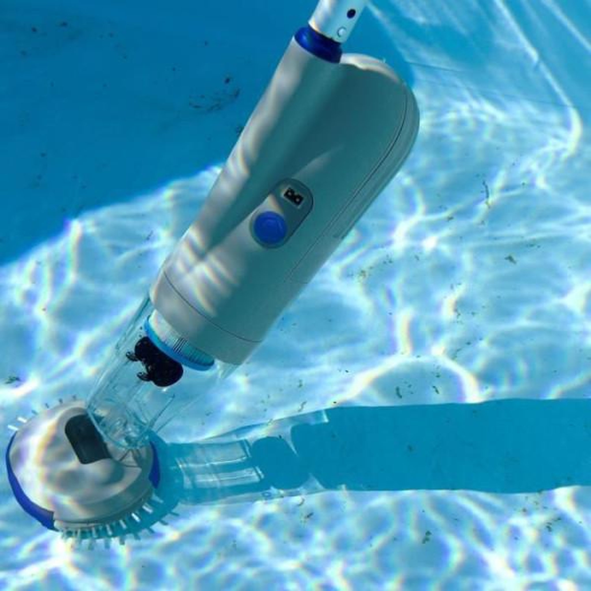 Voir la diapositive 2 : GRE GRE - Nettoyeur de fond a batterie pour spas et piscines hors-sol - Équipé d'un filtre a cartouche