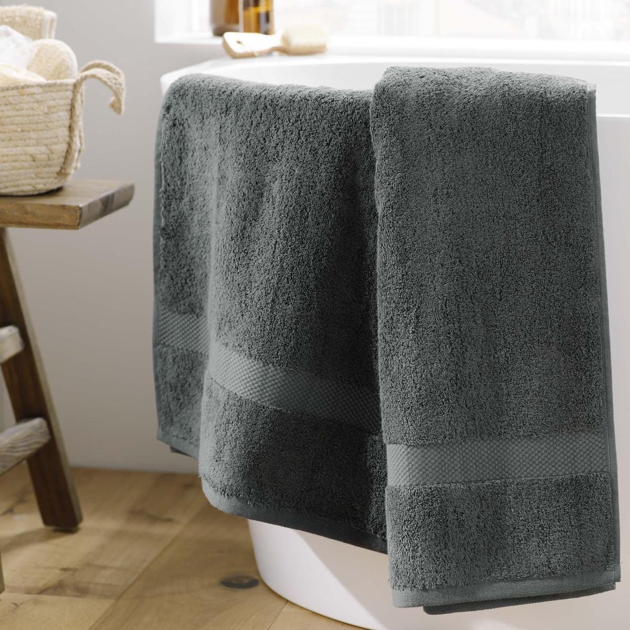 Voir la diapositive 5 : Douceur d'Intérieur Drap de bain  elegance  90x150cm anthracite