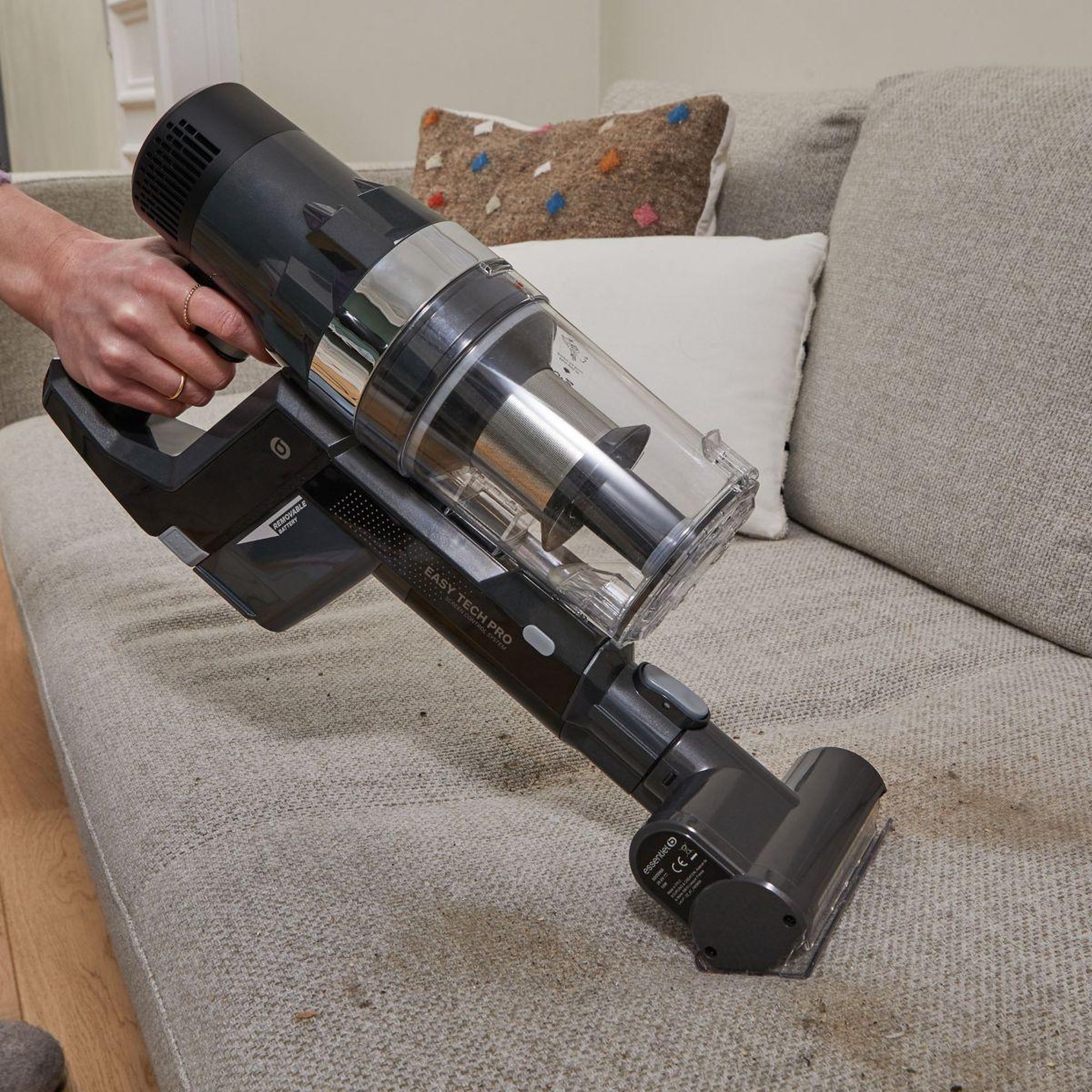 Voir la diapositive 3 : ESSENTIEL B Aspirateur balai eamu 288 easy tech pro