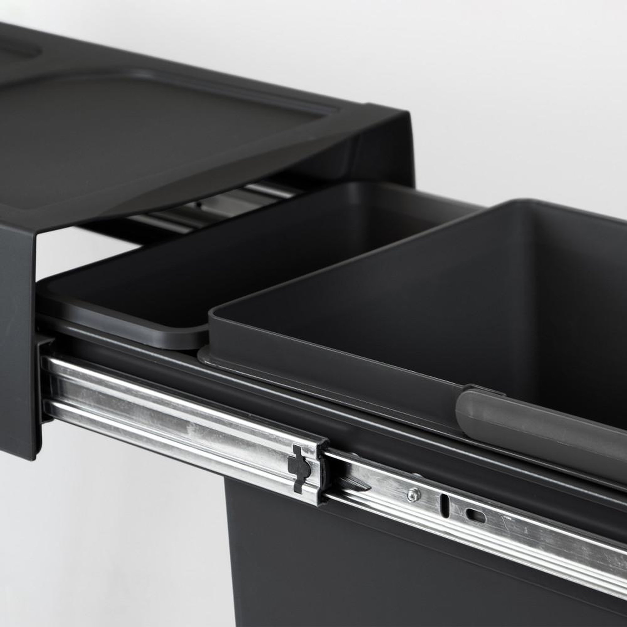 Voir la diapositive 5 : EMUCA SRL Emuca recycle bac de recyclage sous plan 2 compartiments 20 l, extraction manuelle, montage inférieur, noir acier et plastique
