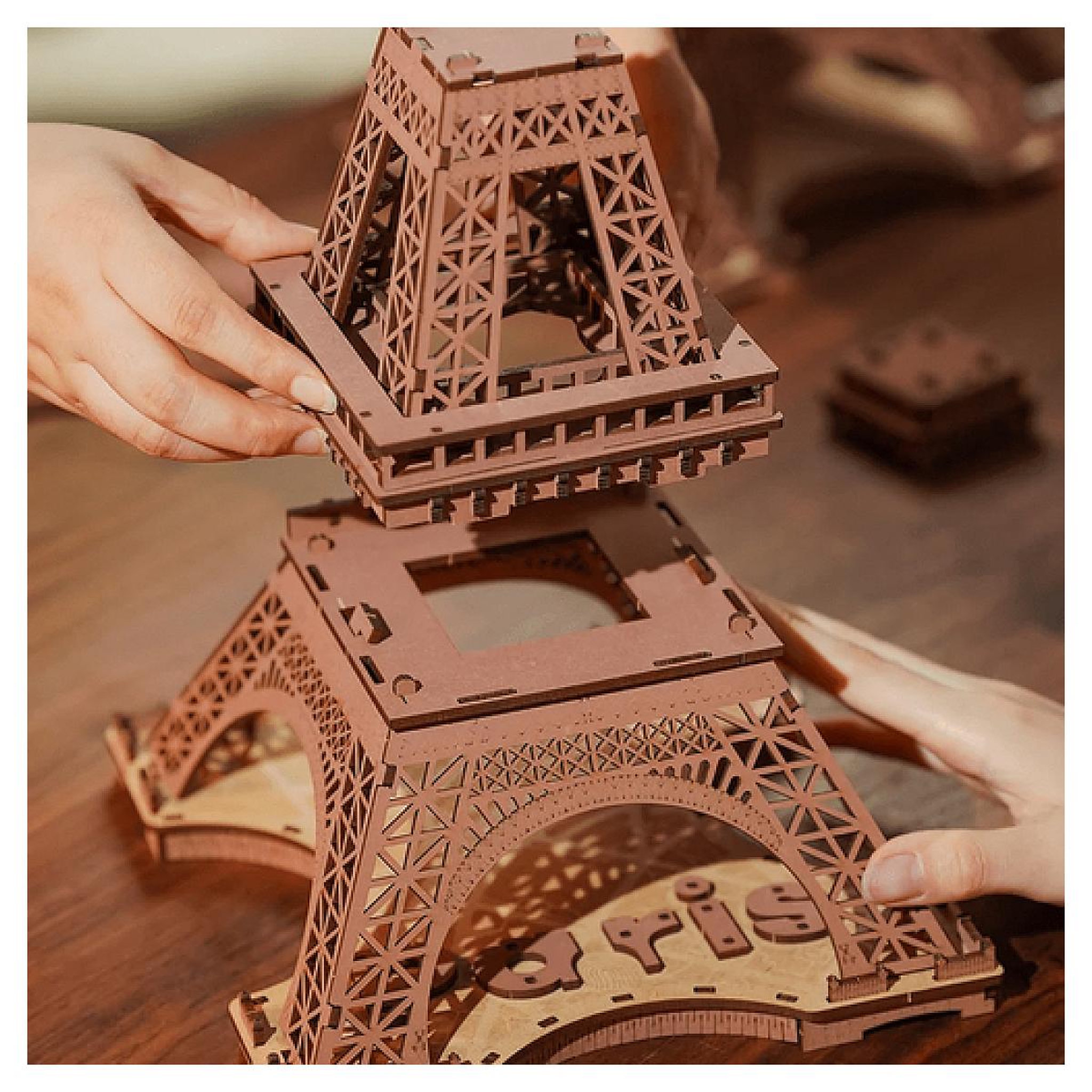 Voir la diapositive 4 : ROBOTIME Maquette tour Eiffel lumineuse