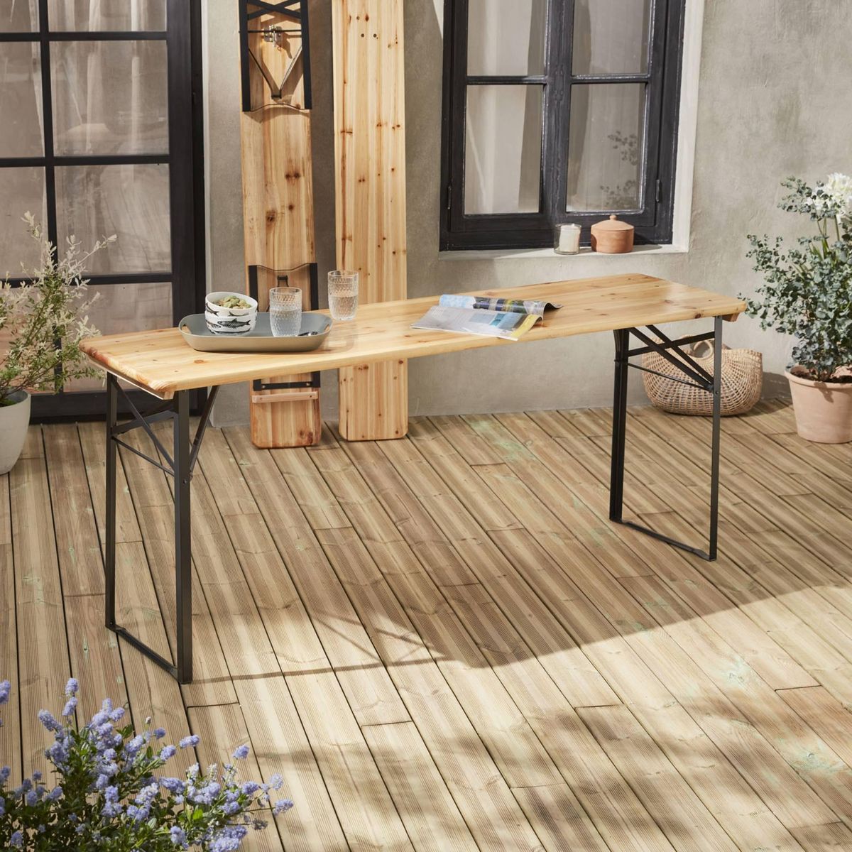 SWEEEK Table en bois 180cm avec 2 bancs – BAYONNE – Esprit brasserie. pliable. 6 personnes