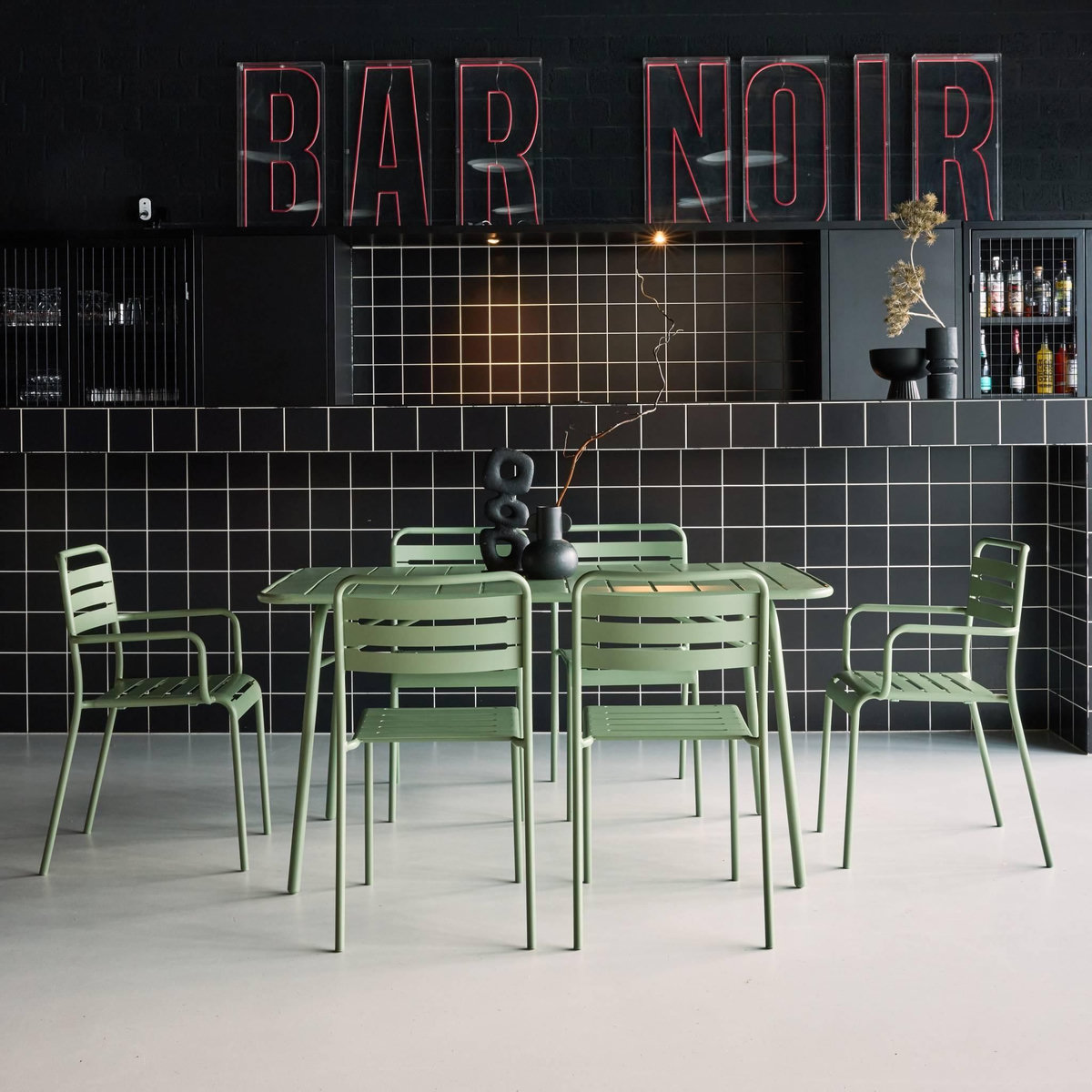 SWEEEK Table de jardin pliante métal + 6 assises 2 fauteuils 4 chaises. Amelia. vert. 141.2 x 80 x 72.5cm