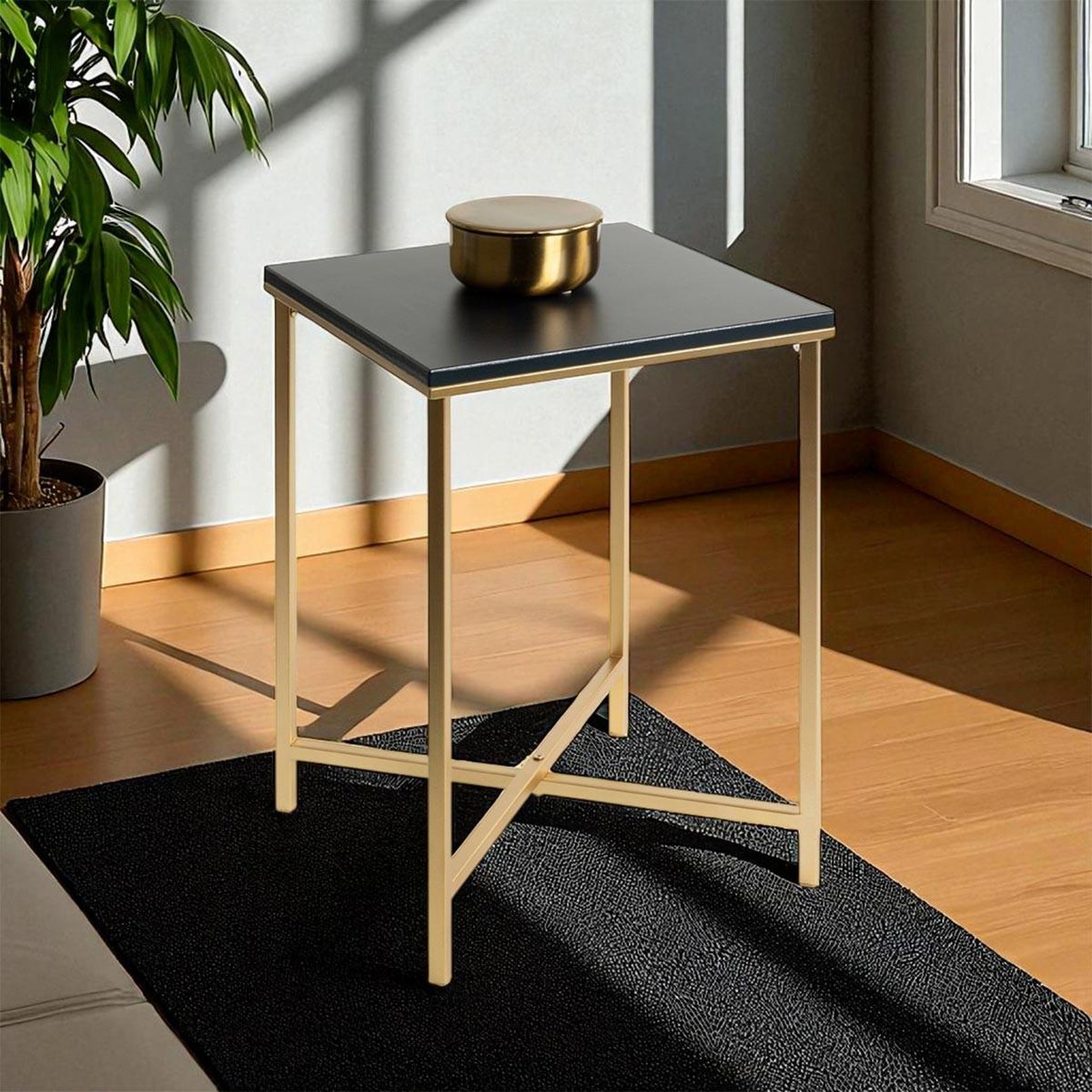Voir la diapositive 3 : Paris Prix Table d'appoint carrée  alba  55cm noir & or