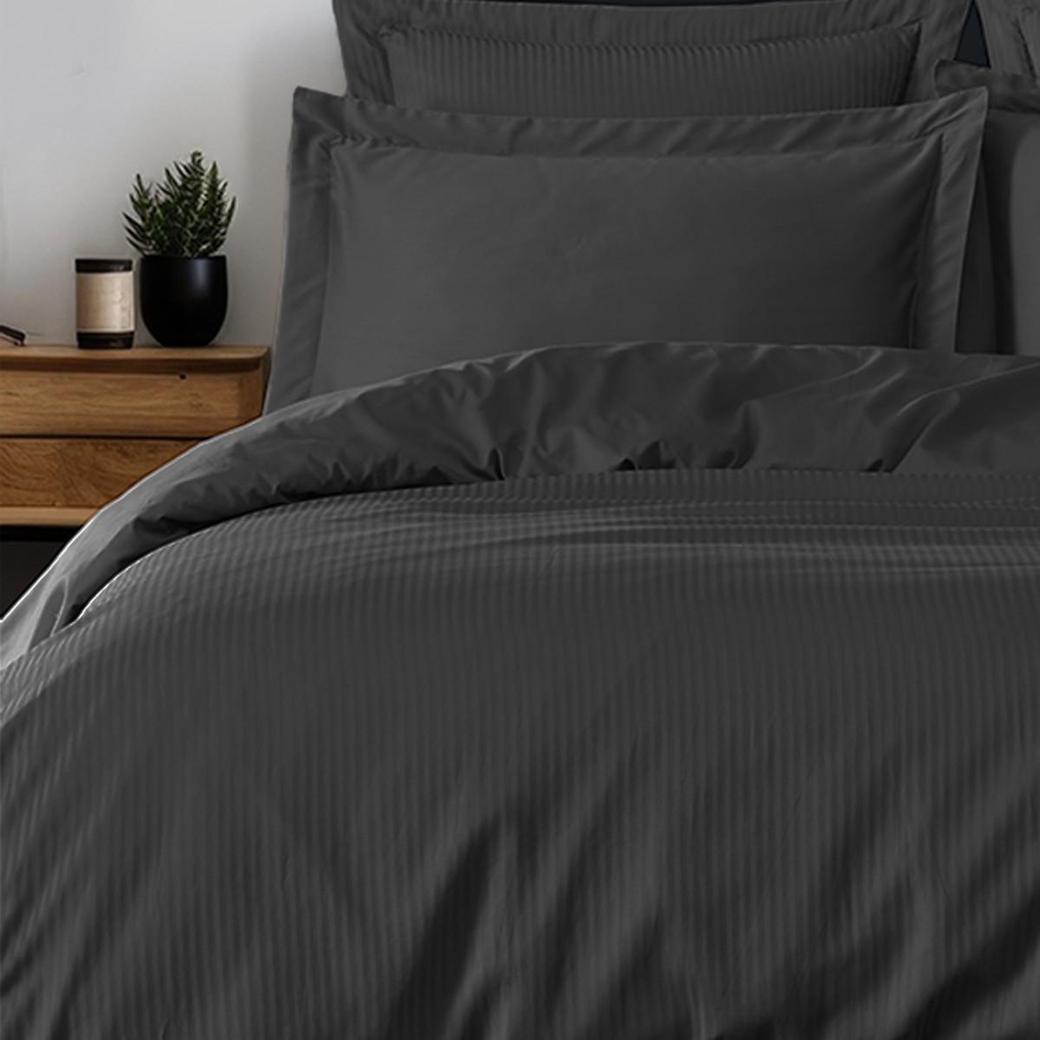 Voir la diapositive 1 : Sensei Maison Housse de couette rayée réversible satin de coton VERSALUXE