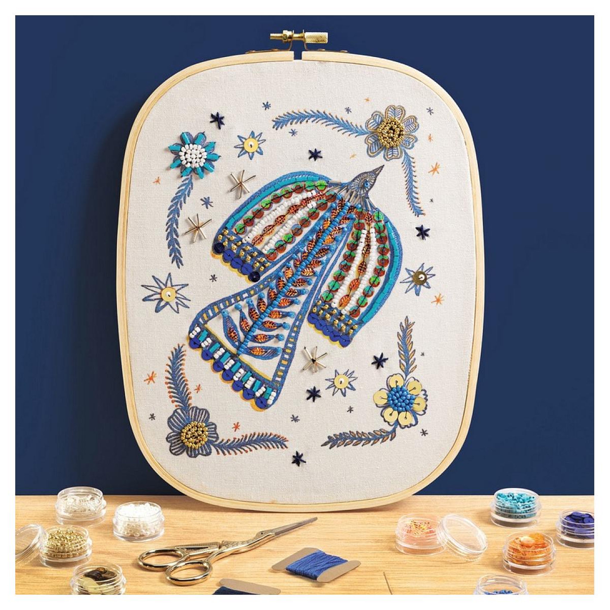 Voir la diapositive 2 : Djeco Atelier 59 : broderie perlage