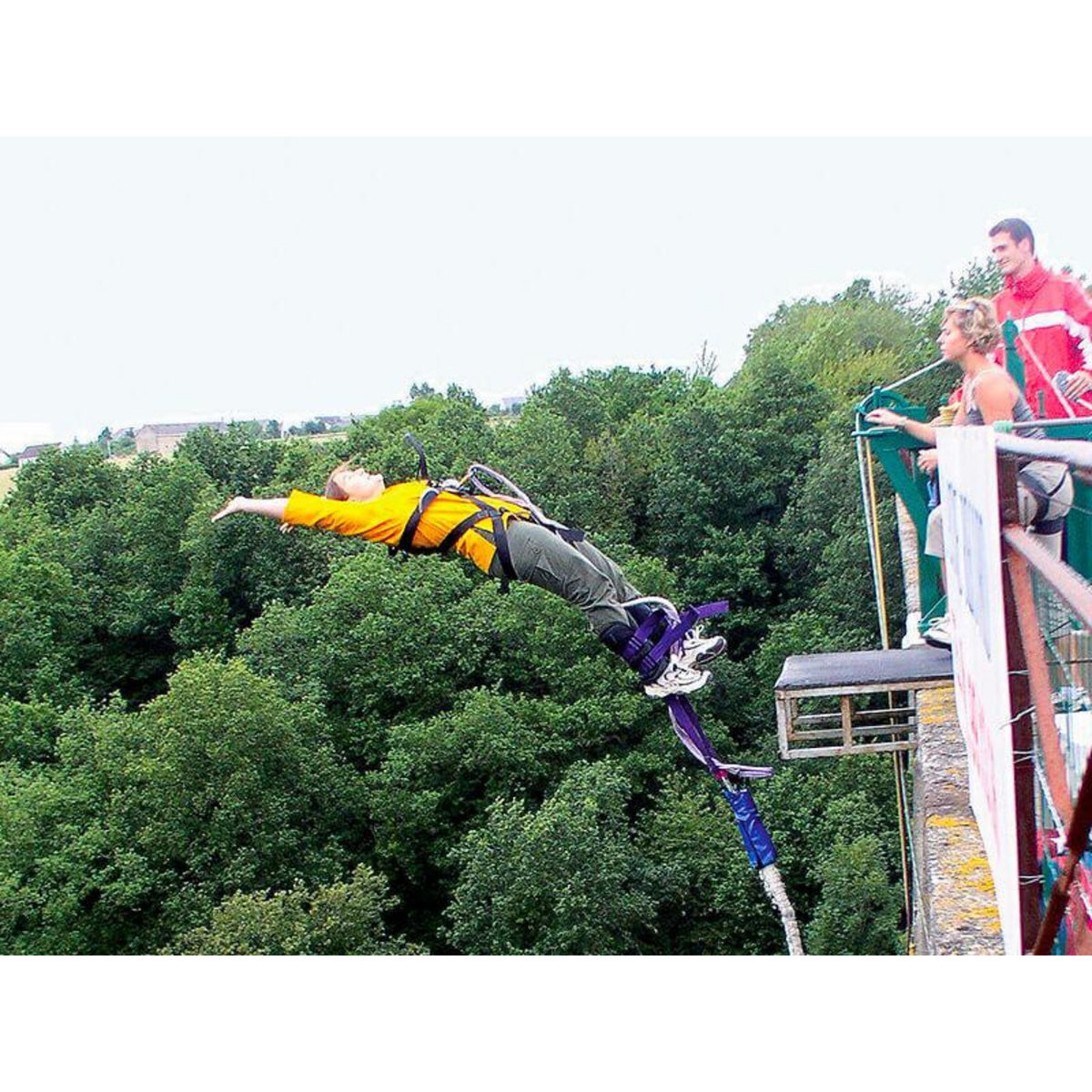 Smartbox Saut à l'élastique de 45 mètres au viaduc Saint-Georges-le-Gaultier - Coffret Cadeau Sport & Aventure