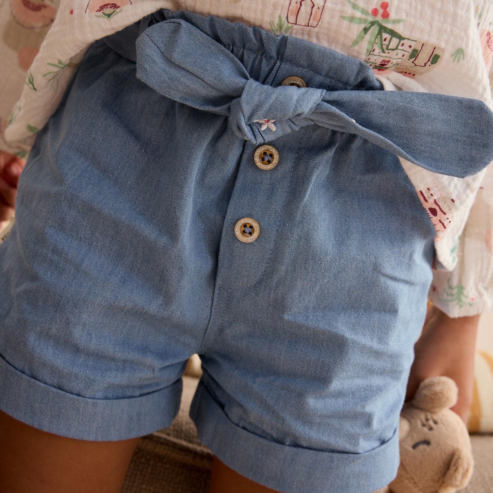 Voir la diapositive 4 : Petit Béguin Short enfant en chambray ciao milano
