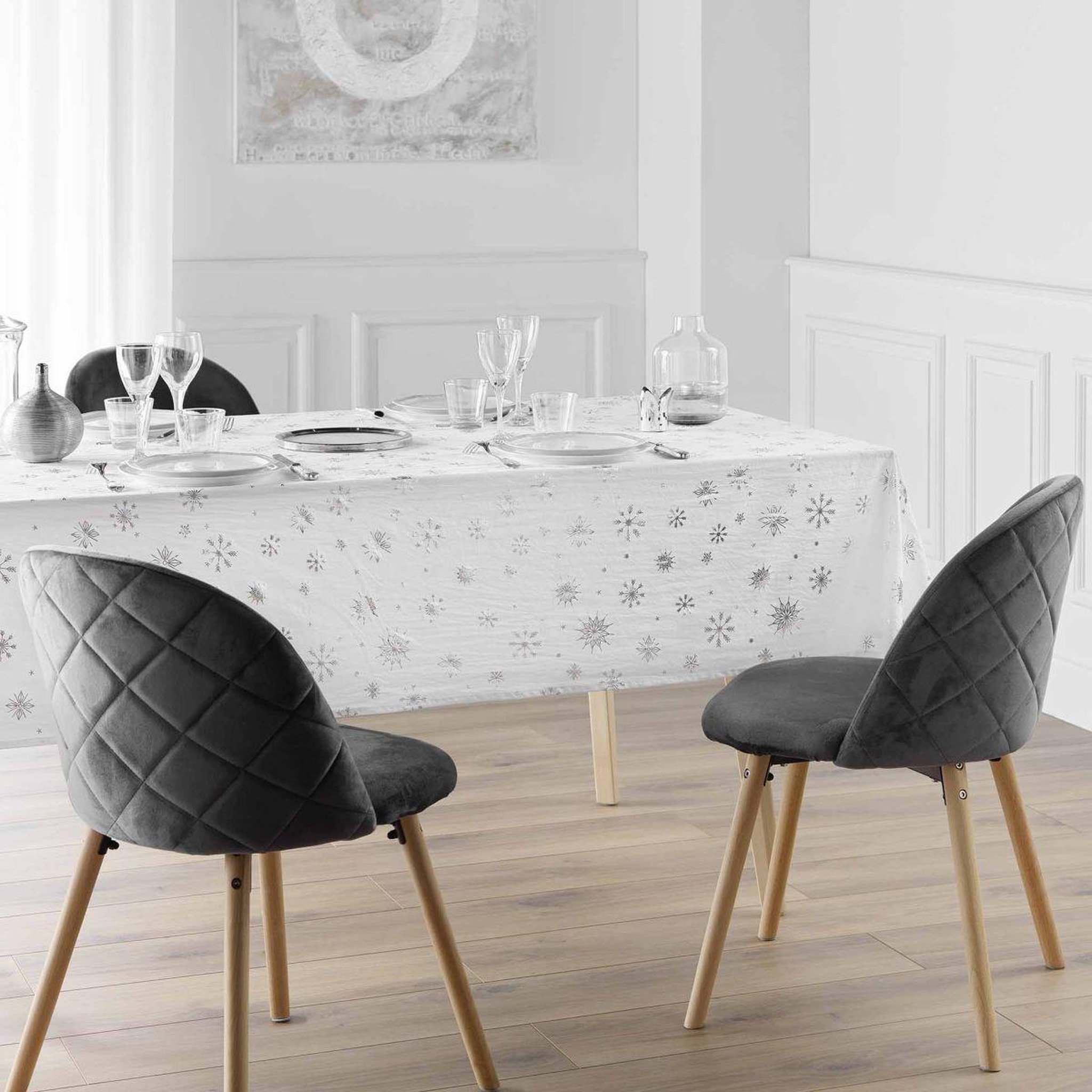 Voir la diapositive 4 : Douceur d'Intérieur Nappe antitache imprimé  astrelia  140x240cm blanc & argent