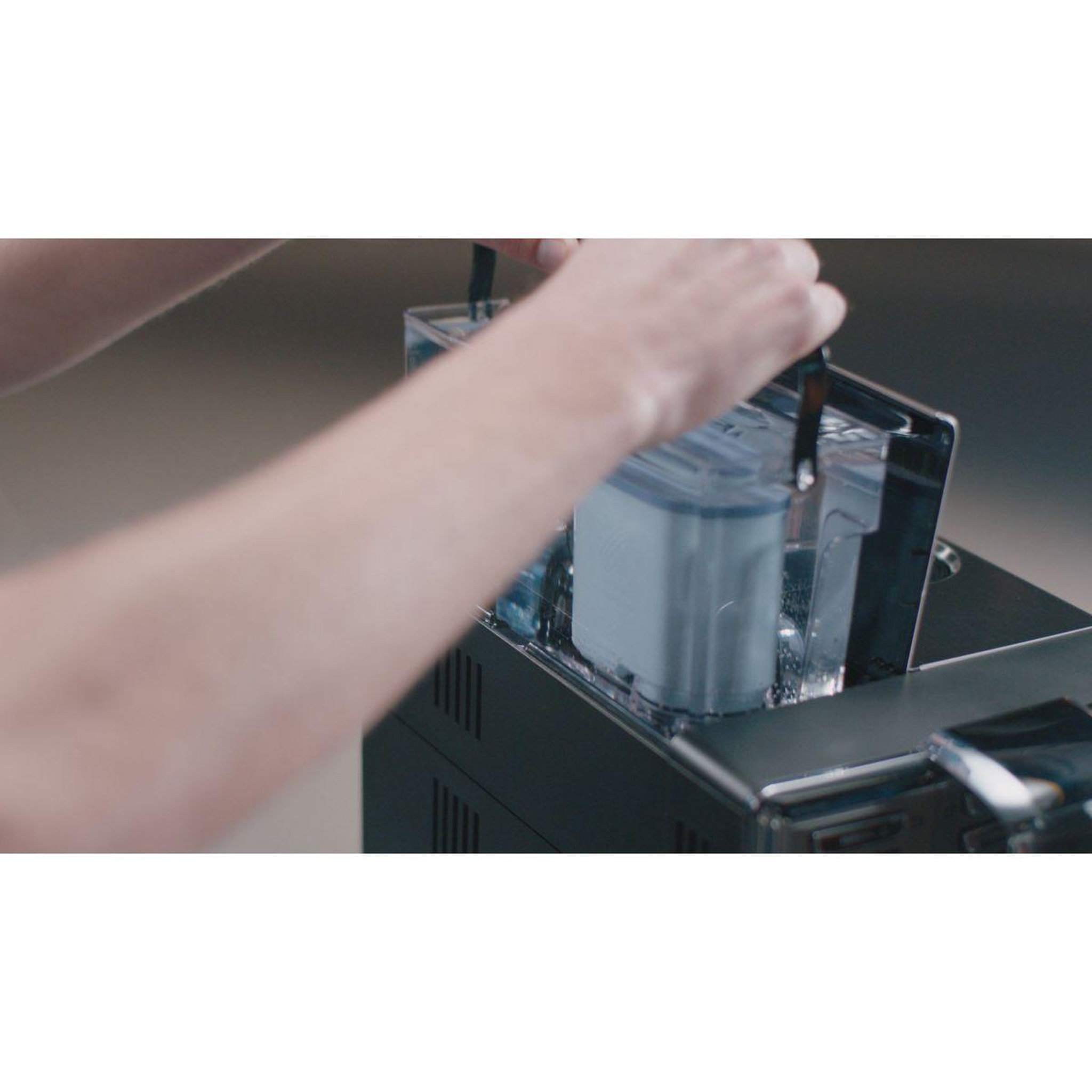 Voir la diapositive 5 : PHILIPS-SAECO Kit d'entretien kit entretien espresso 6 mois ca6707/10