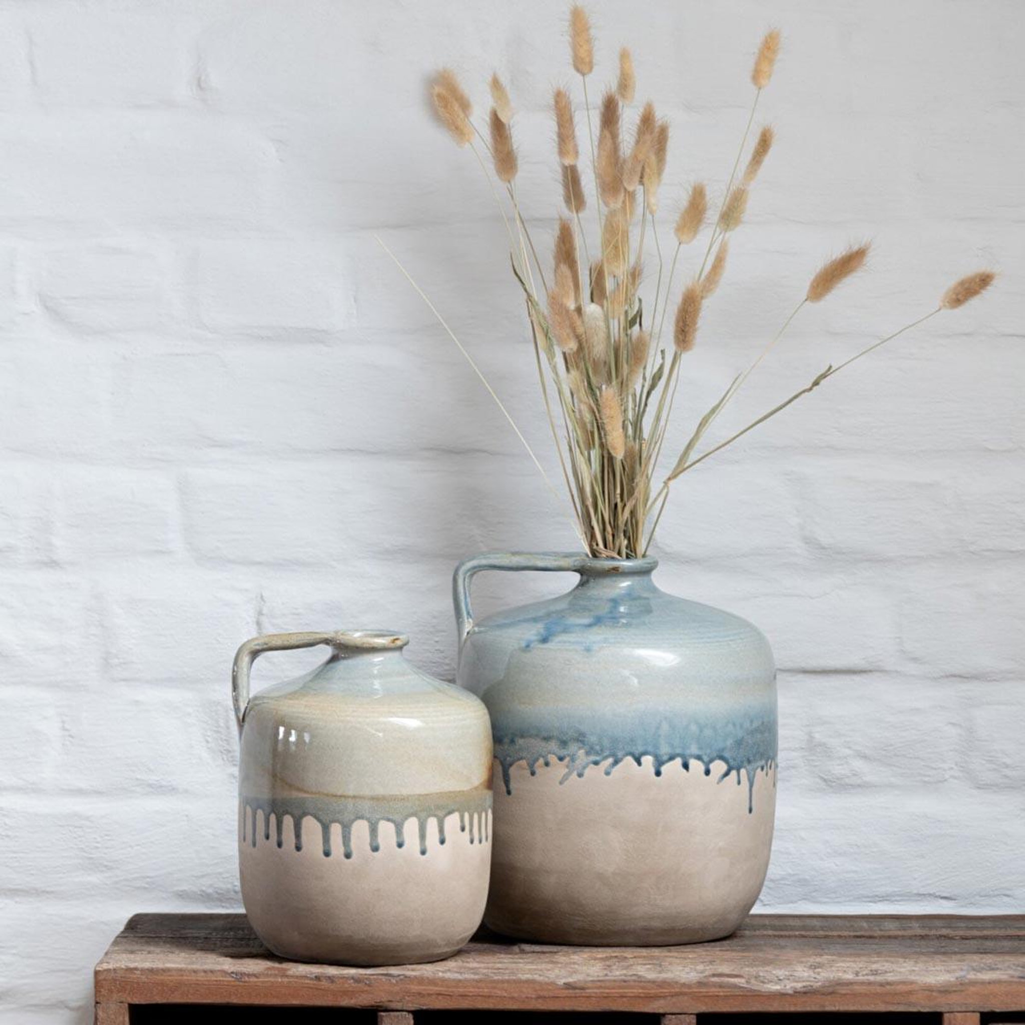 Voir la diapositive 2 : J-LINE Vase design en céramique  droplet  20cm beige