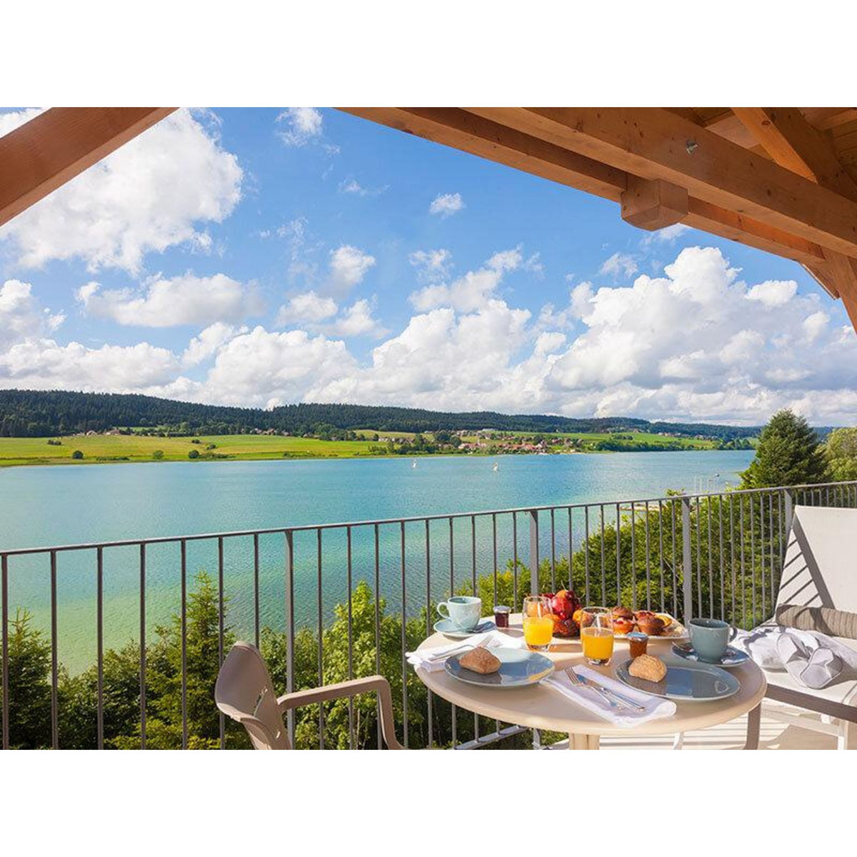 Smartbox 3h d'accès au spa Cinq Mondes en hôtel 4* avec massage et pause gourmande près de Pontarlier - Coffret Cadeau Bien-être