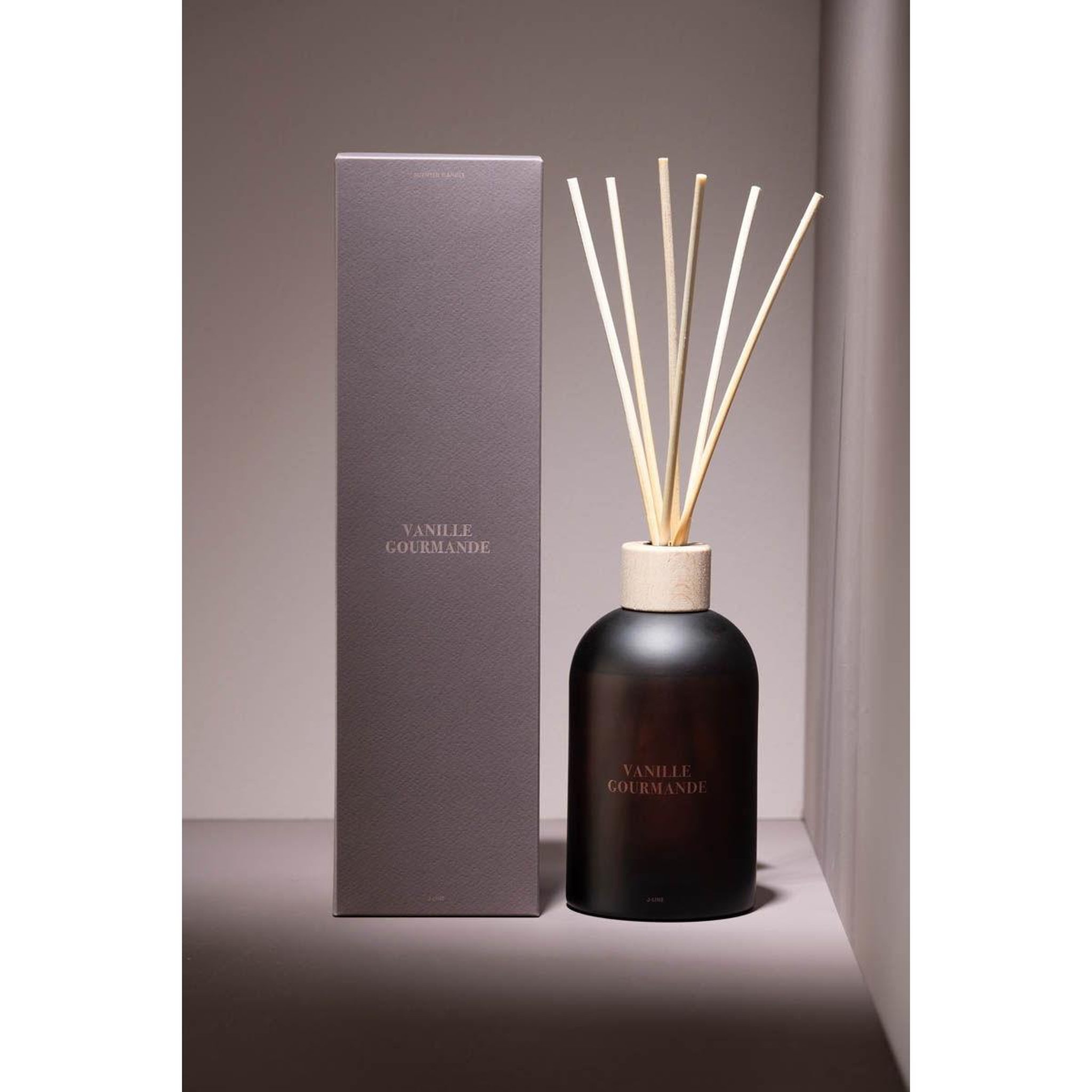 Voir la diapositive 6 : J-LINE Diffuseur de parfum  accords essentiels  550ml vanille gourmande