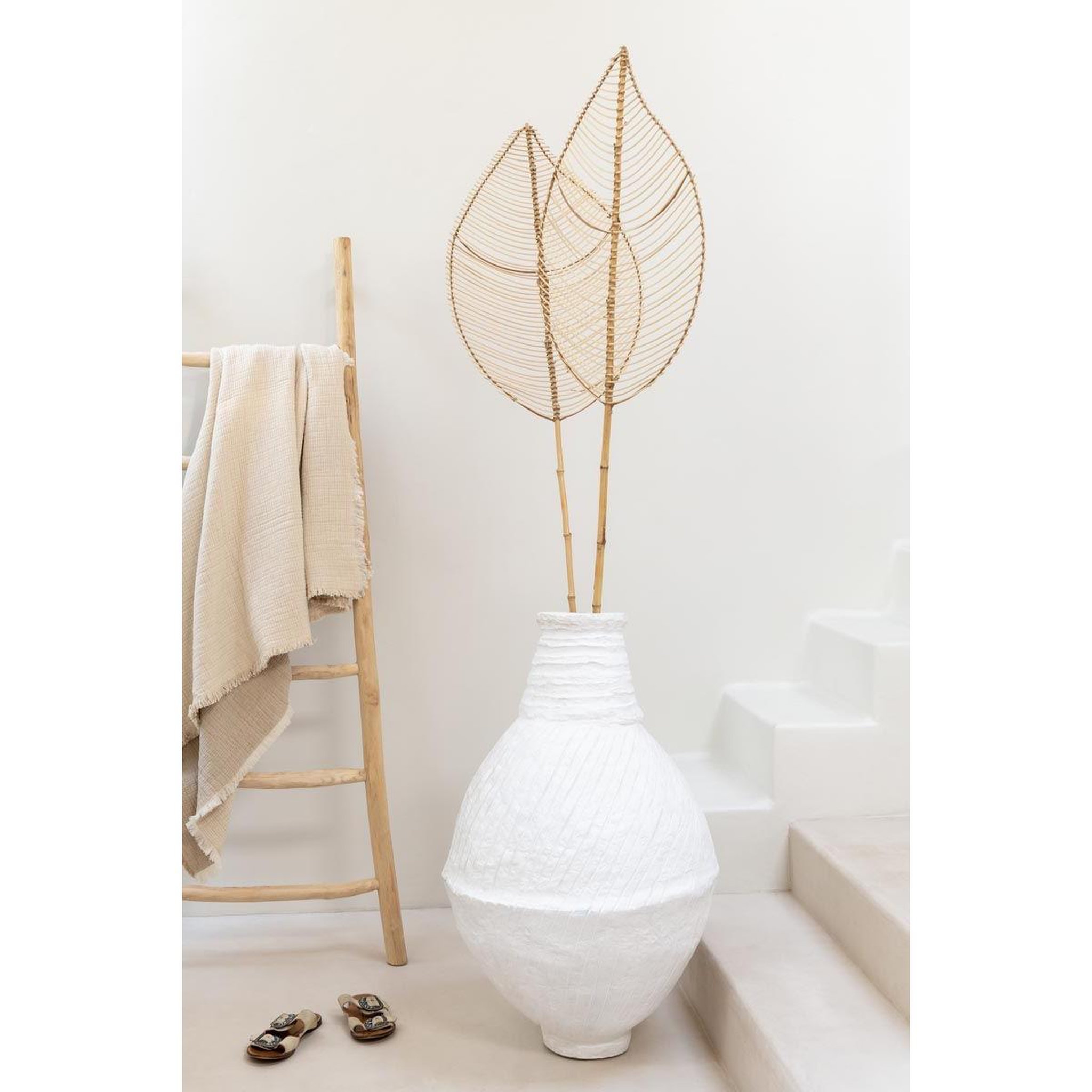 Voir la diapositive 2 : J-LINE Pot Déco en Papier Mâché  Laxmi  85cm Blanc