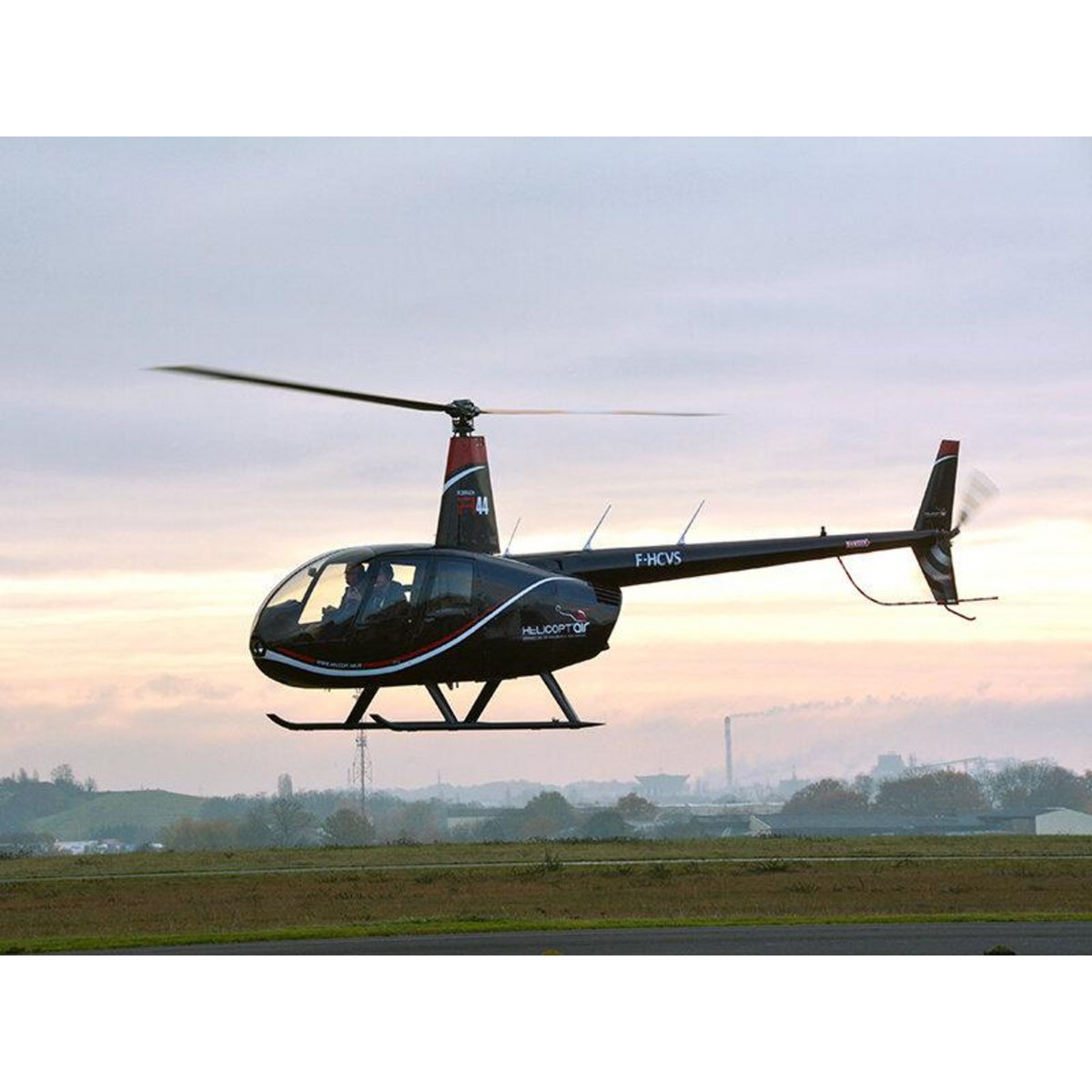 Smartbox Vol en hélicoptère de 15 min pour 2 personnes près de Nantes - Coffret Cadeau Sport & Aventure