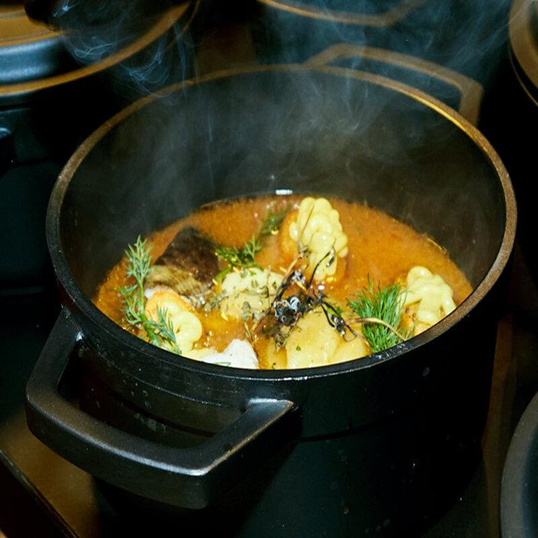Voir la diapositive 3 : Smartbox Croisière gourmande d'1h45 sur la seine avec dîner menu 3 plats sur le paris en scène - coffret cadeau gastronomie