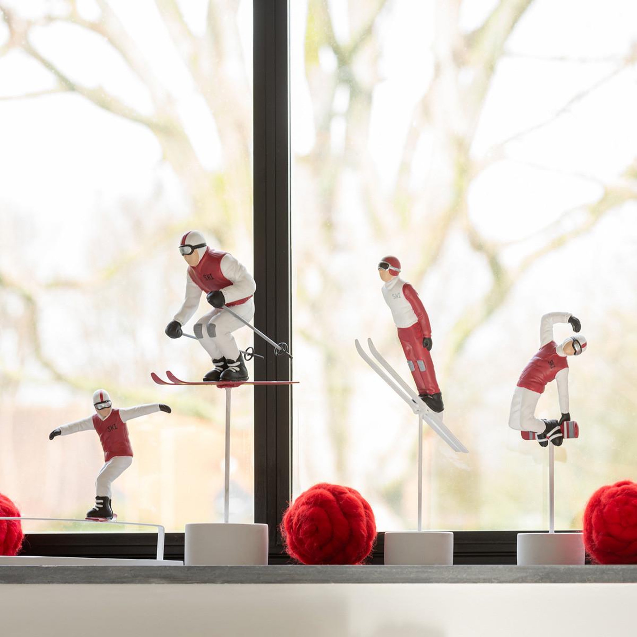 Voir la diapositive 3 : J-LINE Statuette Snowboarder  Obstacle  31cm Rouge & Blanc