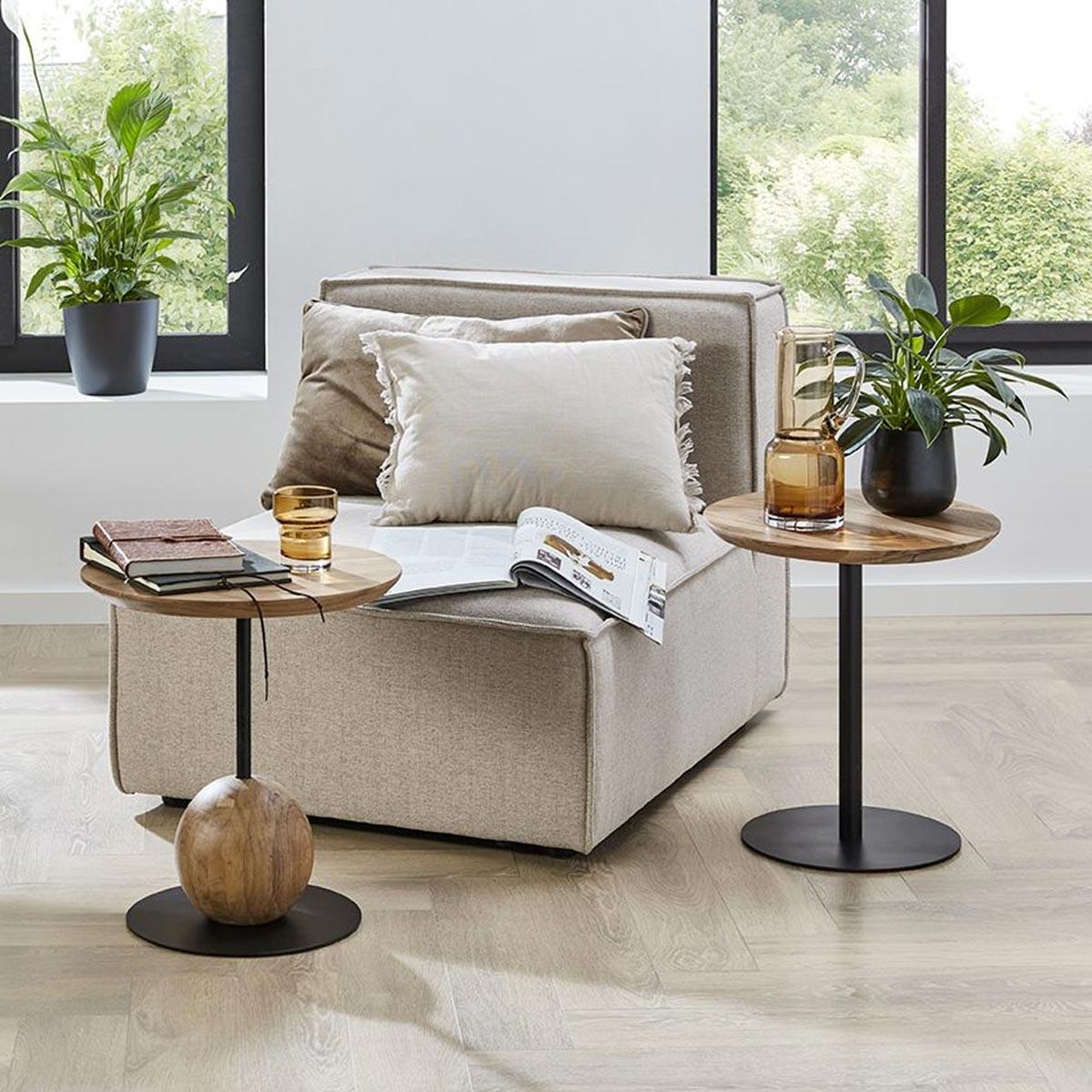Voir la diapositive 4 : Paris Prix Table d'appoint en bois  sphère  45cm naturel & noir
