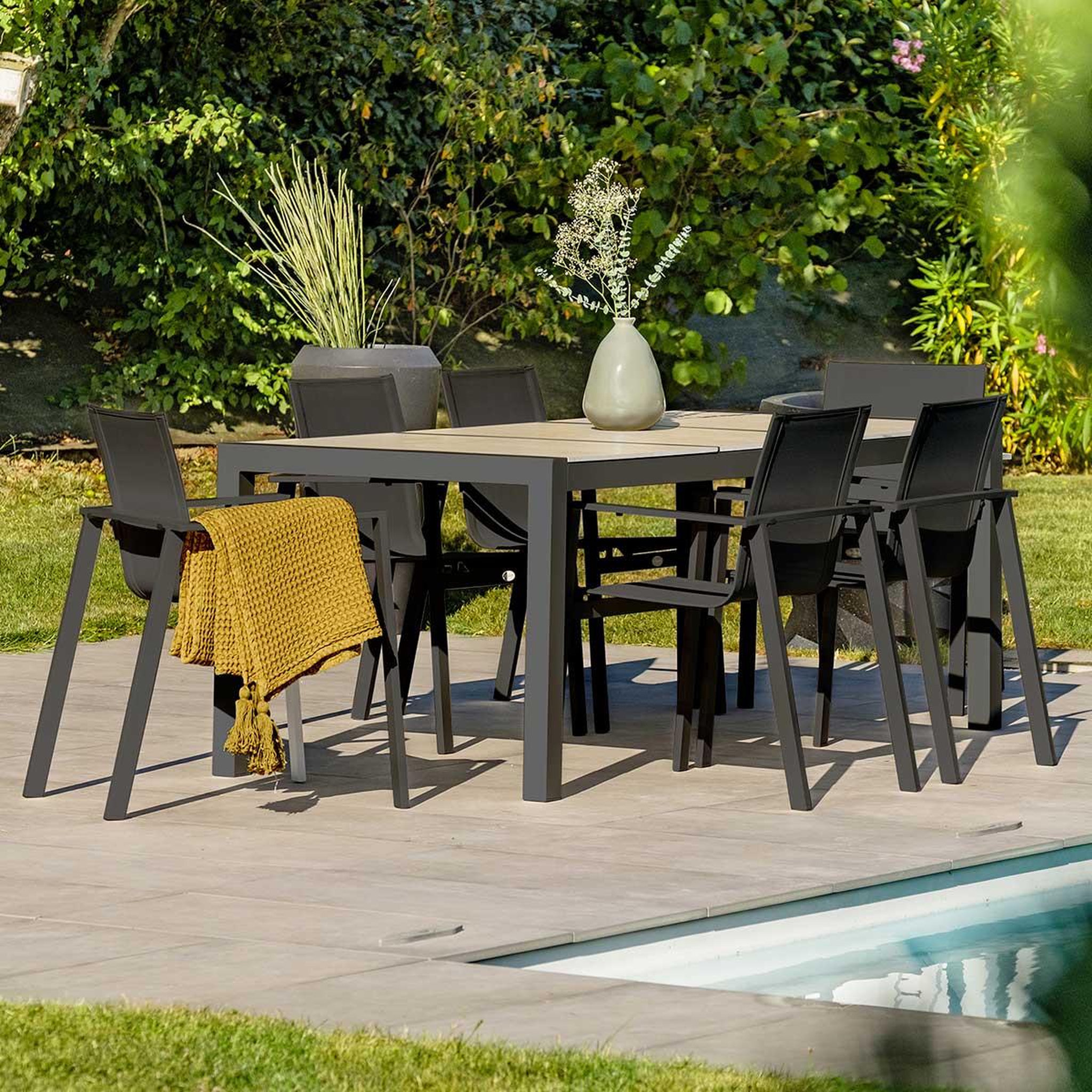 Voir la diapositive 6 : DCB GARDEN Ensemble Table de Jardin en Céramique & 6 Fauteuils  Venise  195cm Gris Anthracite