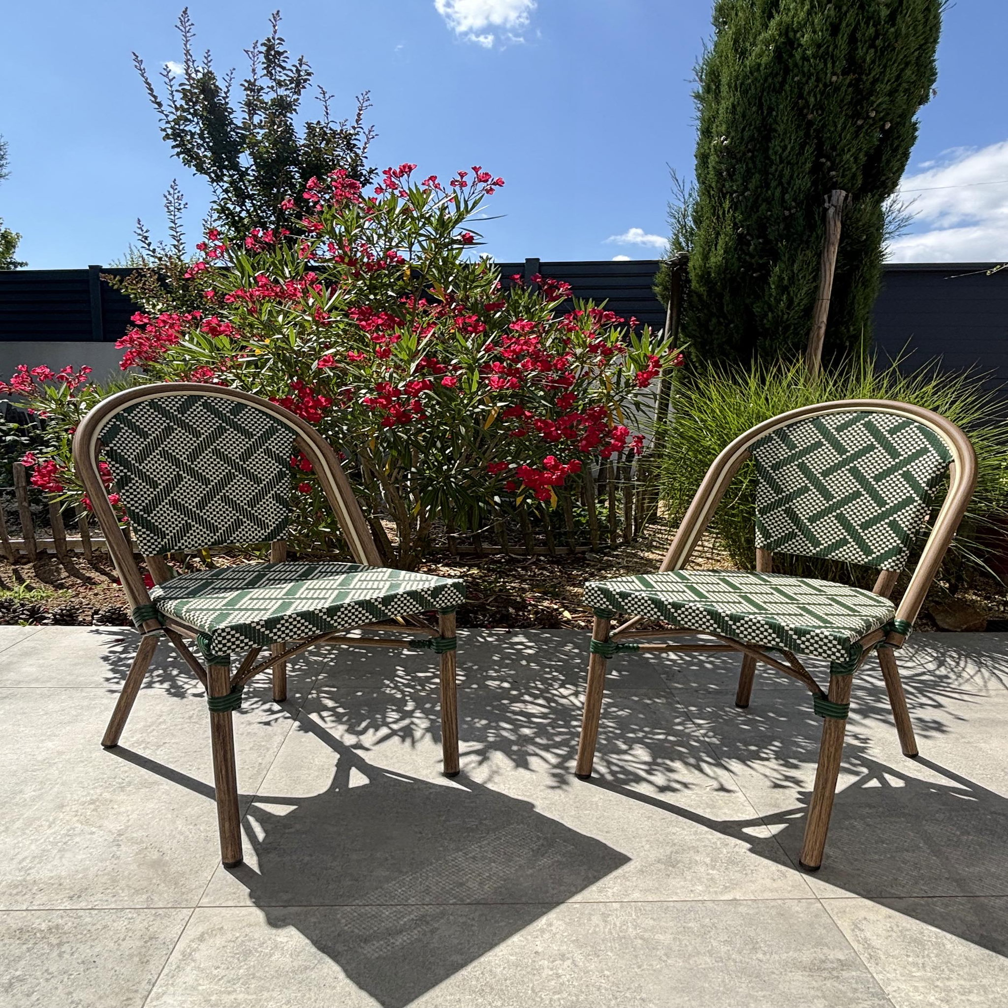 Voir la diapositive 2 : DCB GARDEN Lot de 2 fauteuils de jardin empilables en aluminium