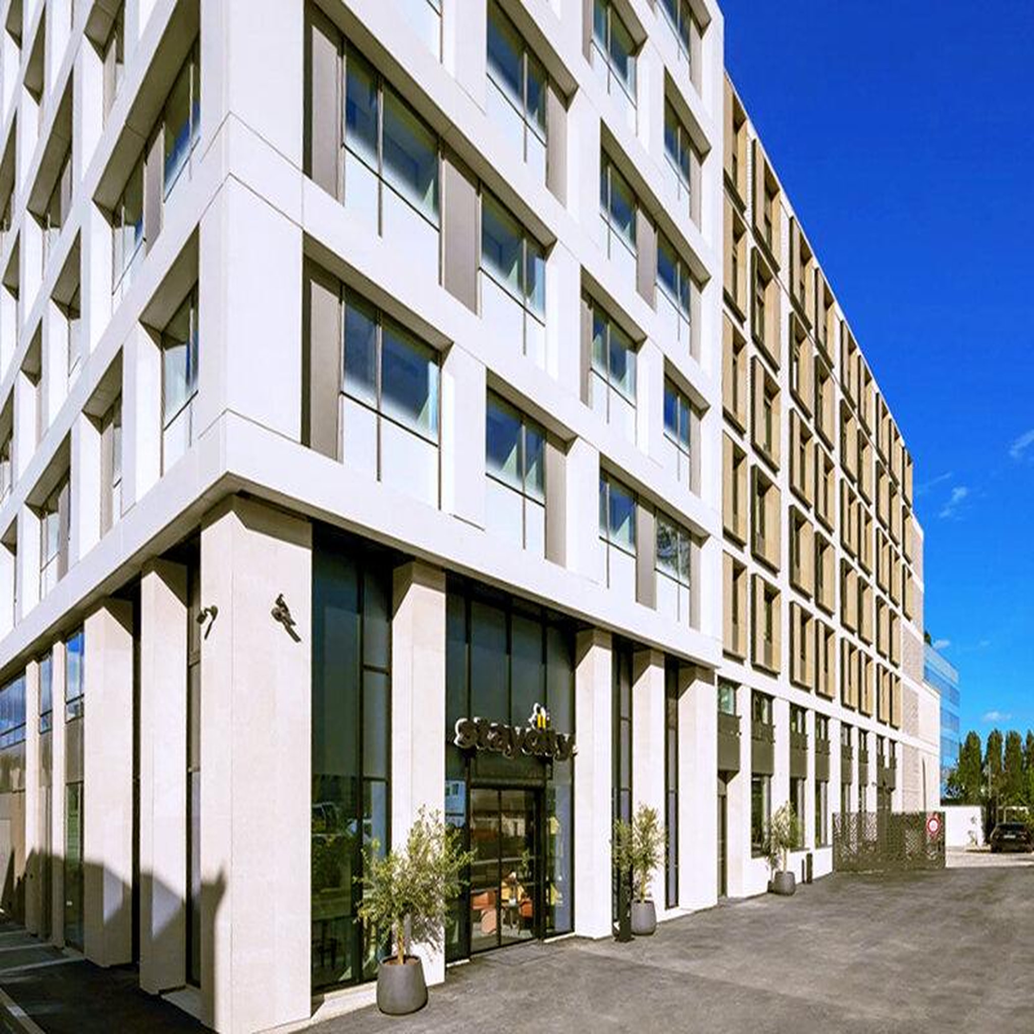 Voir la diapositive 4 : Smartbox Séjour de 2 jours en famille dans un appartement à la défense à paris - coffret cadeau séjour