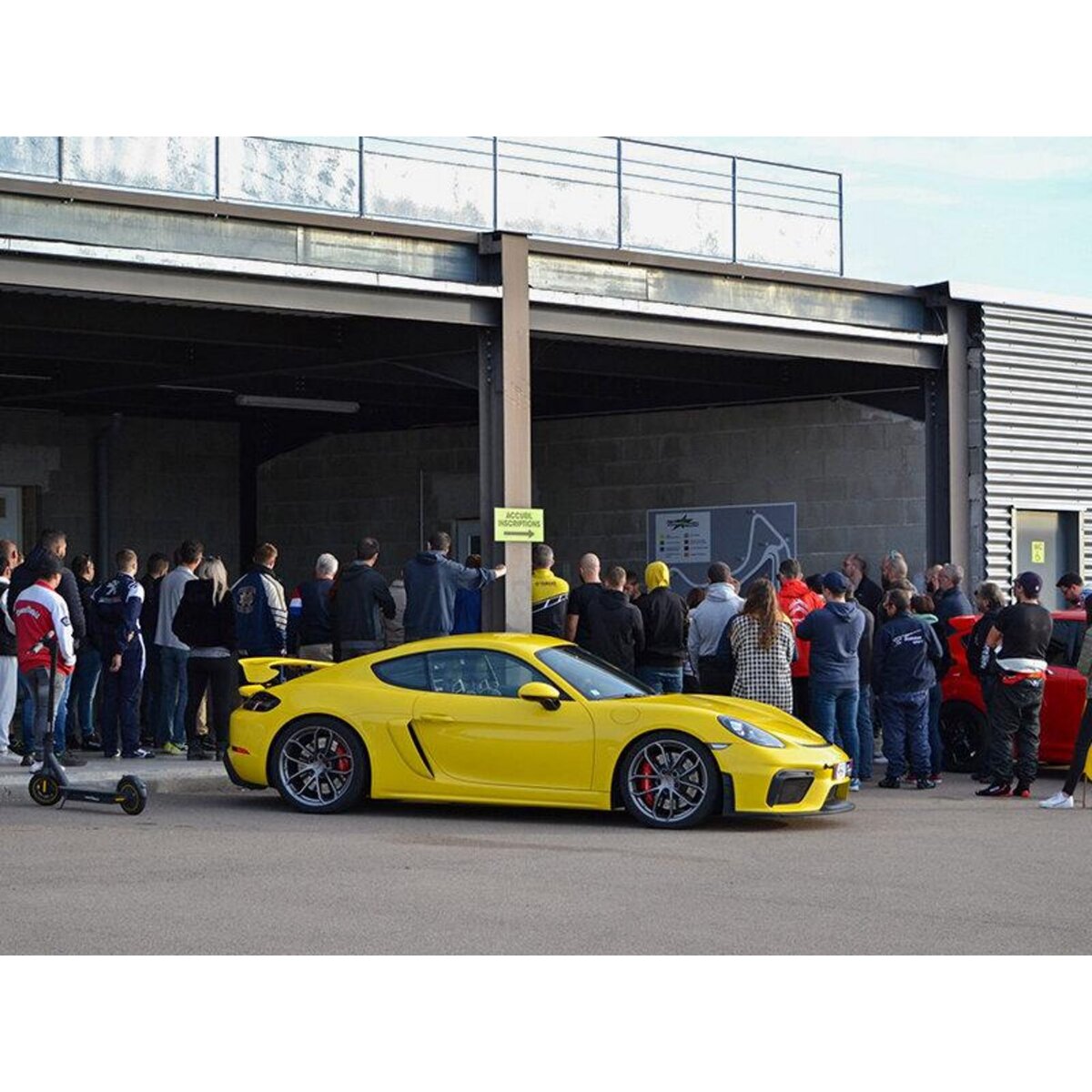 Smartbox Pilotage d'une Porsche GT4 Clubsport pendant 3 tours sur le circuit de Bresse - Coffret Cadeau Sport & Aventure