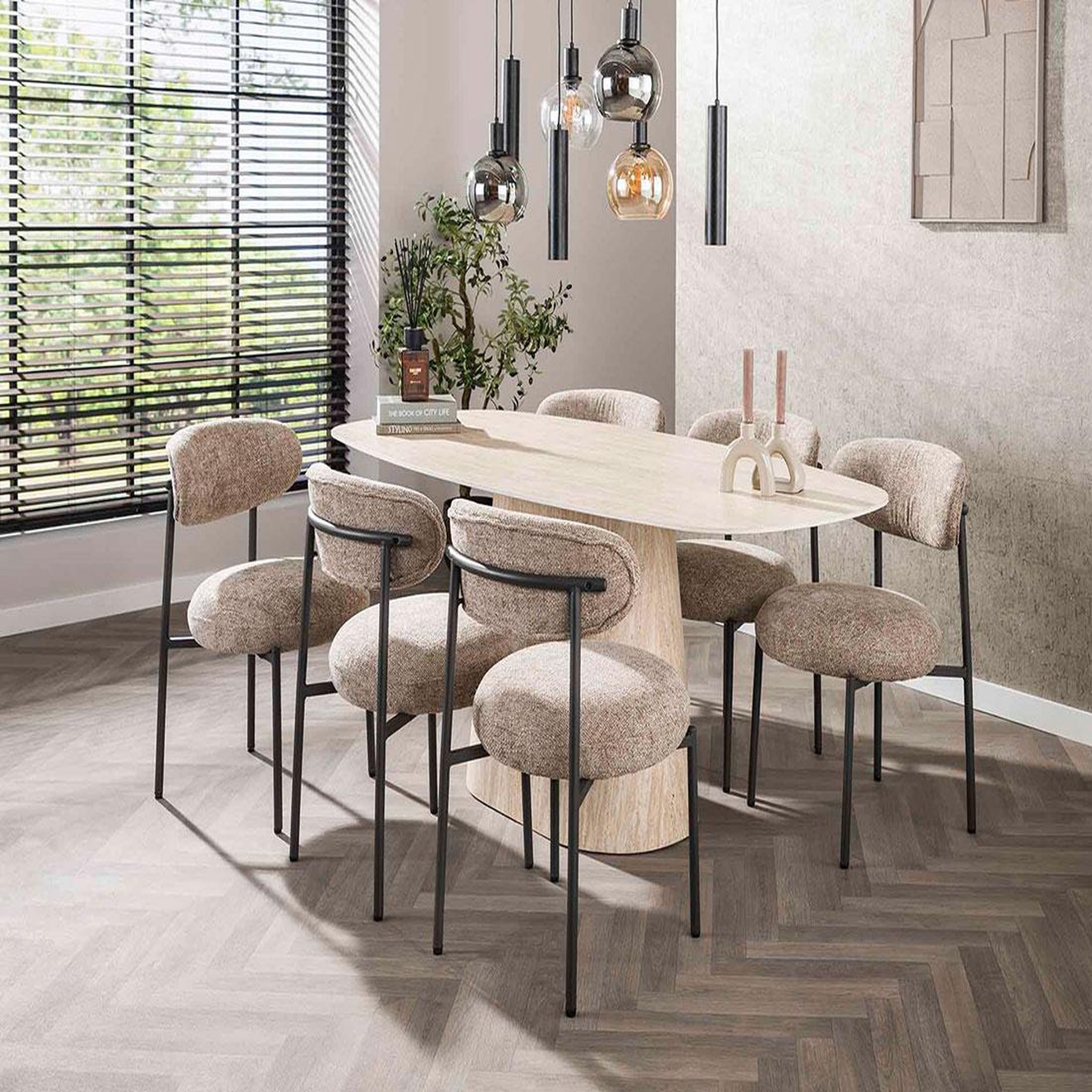 LISA DESIGN Aubin - table à manger - effet travertin - 4 à 6 personnes. Coloris disponibles : Beige