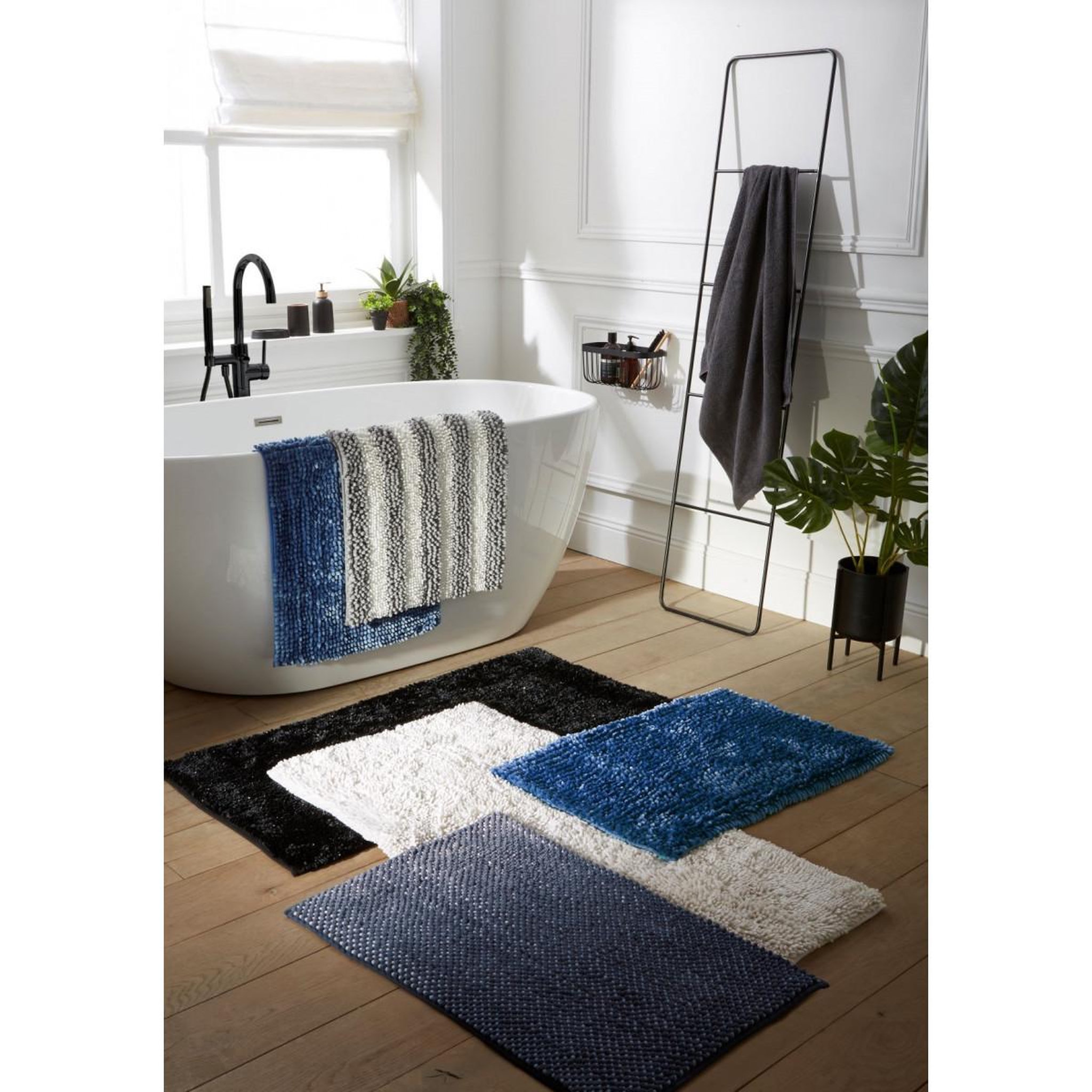 Voir la diapositive 3 : GUY LEVASSEUR Tapis de bain chenille uni irisé