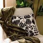 Voir la diapositive 5 : ATMOSPHERA Coussin Déco Effet Tricot  Twisted Lime  40x40cm Noir & Blanc