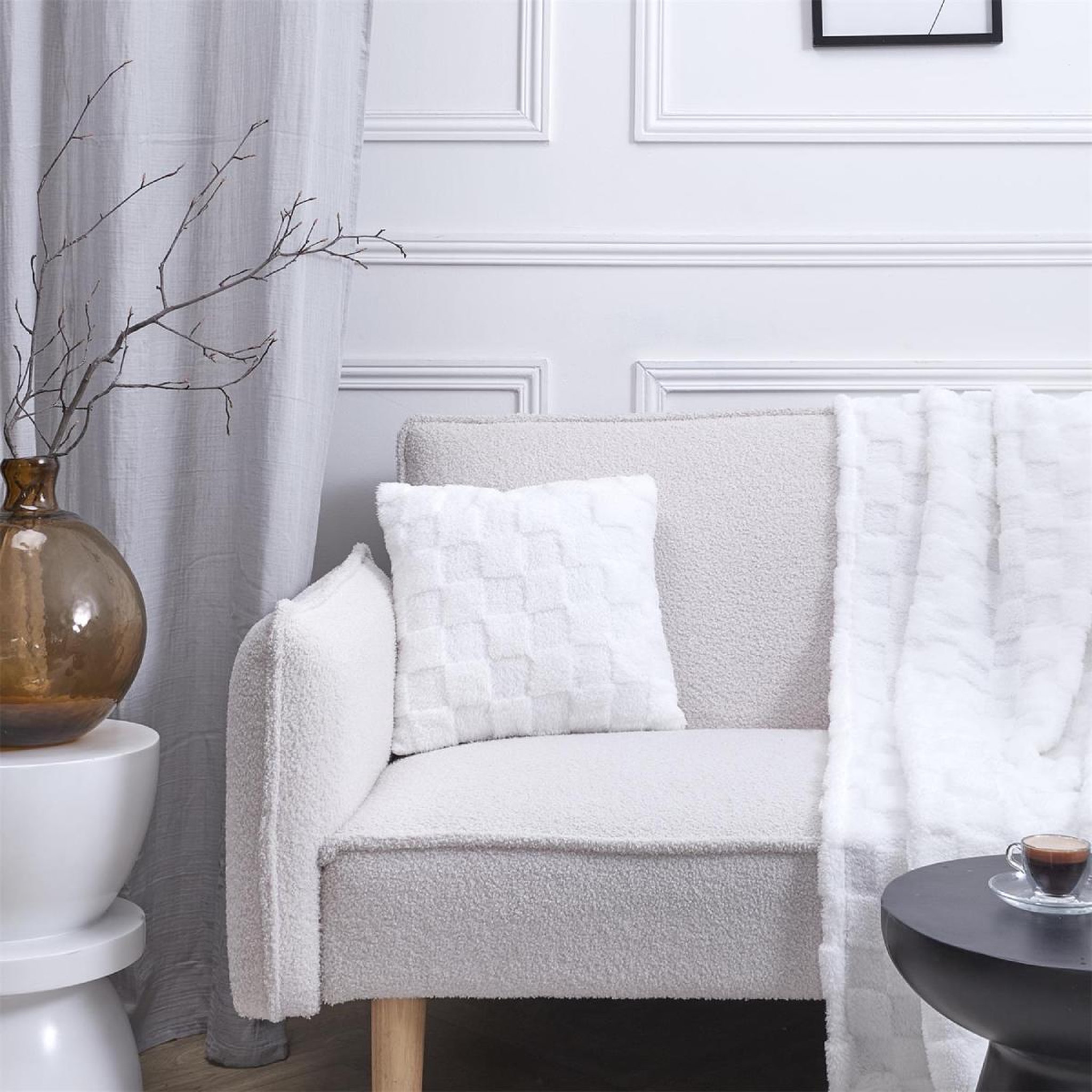 Voir la diapositive 3 : The Home Deco Factory Coussin déco en flanelle  damier  40x40cm blanc