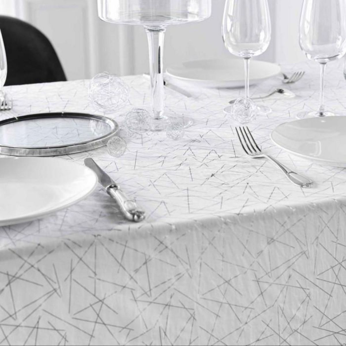 Paris Prix Nappe Antitache Imprimé  Mikado  140x240cm Blanc & Argent