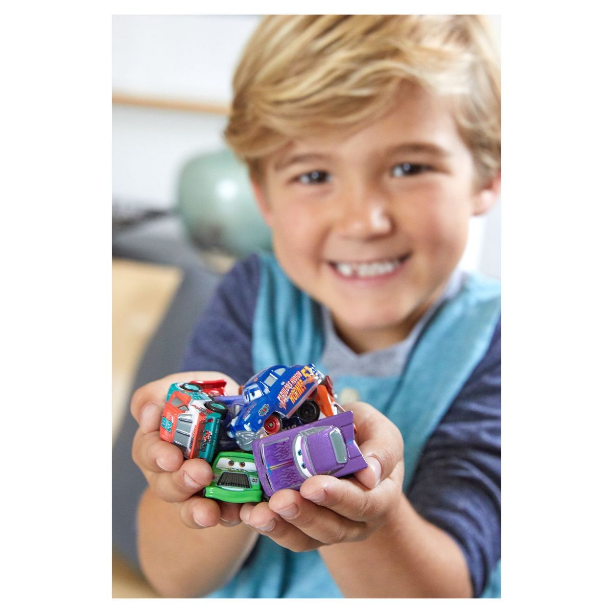 MATTEL Coffret de 10 mini-véhicules Disney Pixar Cars