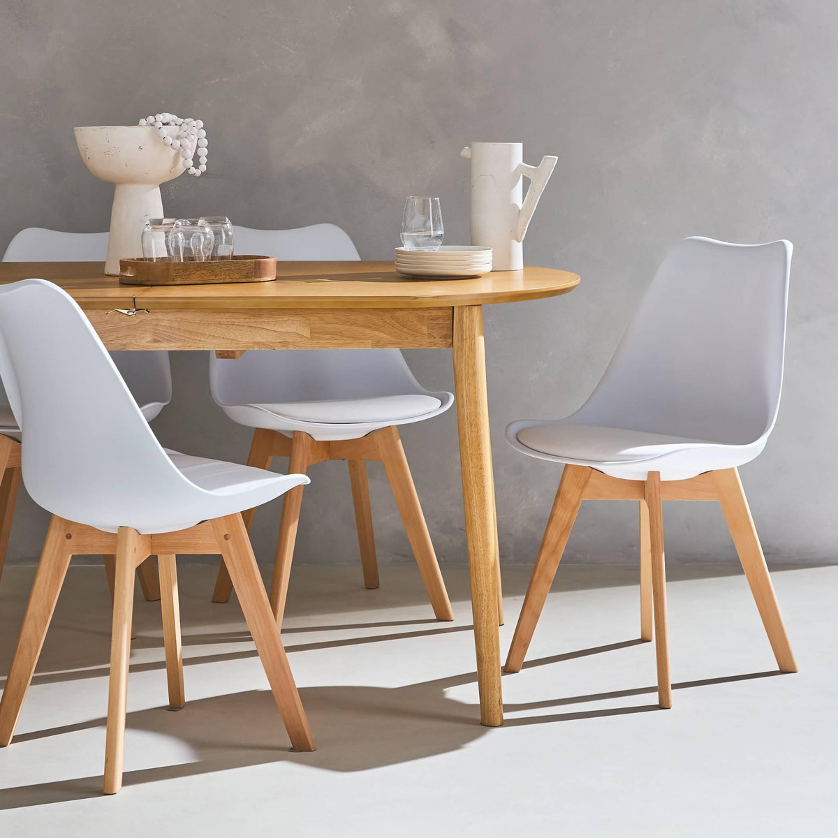 SWEEEK Lot de 4 chaises scandinaves. pieds bois de hêtre. chaises 1 place. blancs