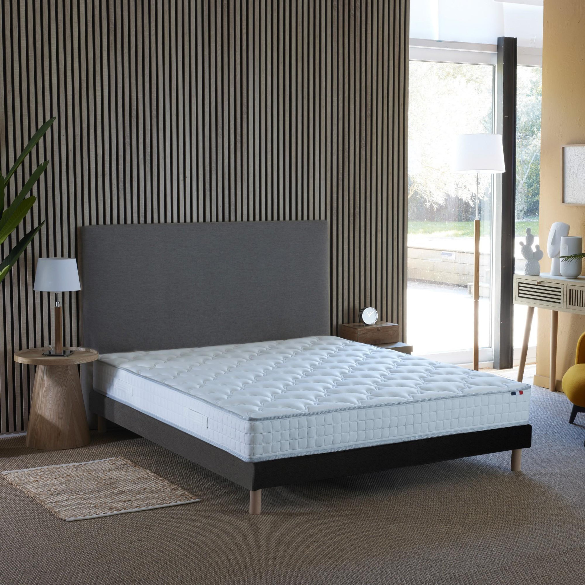Voir la diapositive 2 : IDLITERIE Ensemble matelas ressorts ensachés, SPECTRE + Sommier tapissier