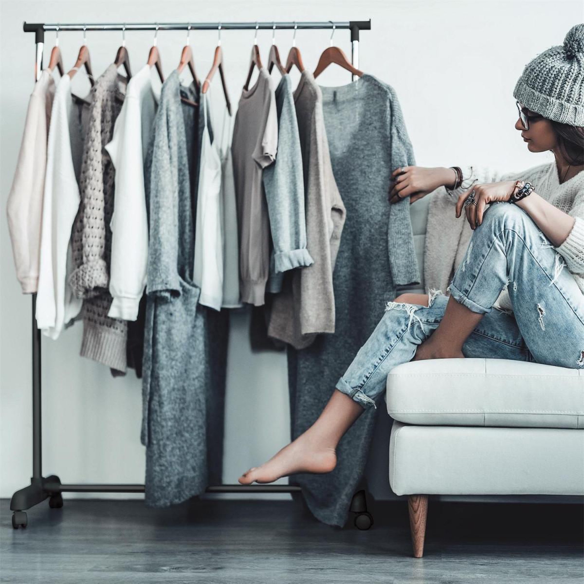 Voir la diapositive 4 : Je cherche une idee Portant à vêtements en métal  roulette  90cm noir