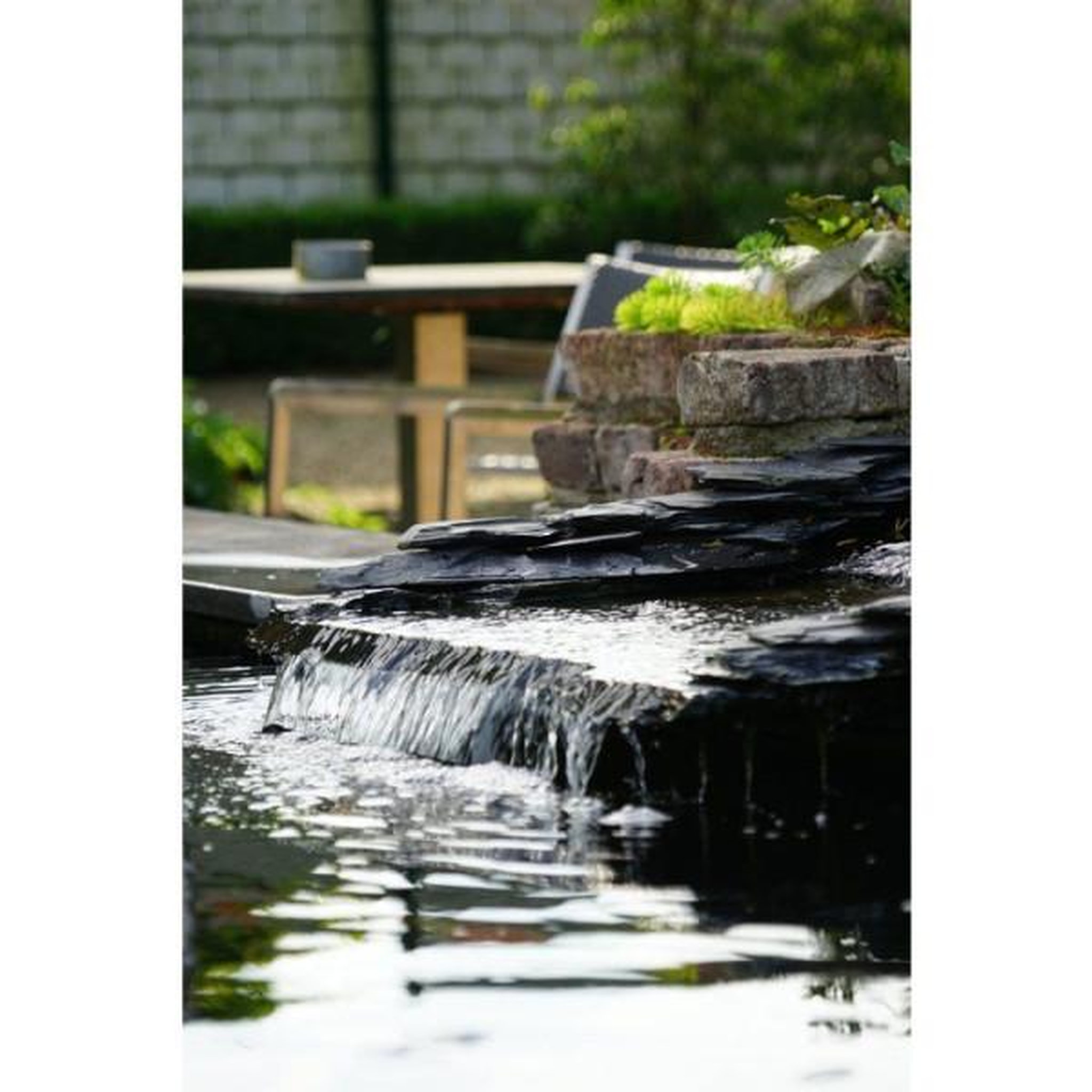Voir la diapositive 3 : Ubbink Pompe cascade - UBBINK - Cascademax 6000 - Débit 6600 l/h - Hauteur refoulement 4 m - Conso 40 W