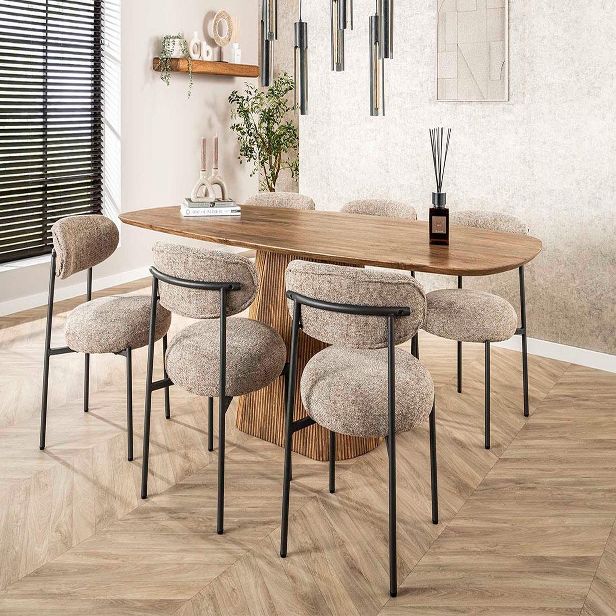 LISA DESIGN Dayo - table à manger en bois massif de manguier - 6 à 8 personnes. Coloris disponibles : Marron