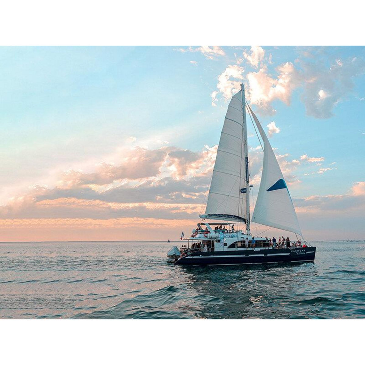 Smartbox Croisière en catamaran pour 2 adultes et 2 enfants à l'Île de Ré - Coffret Cadeau Sport & Aventure