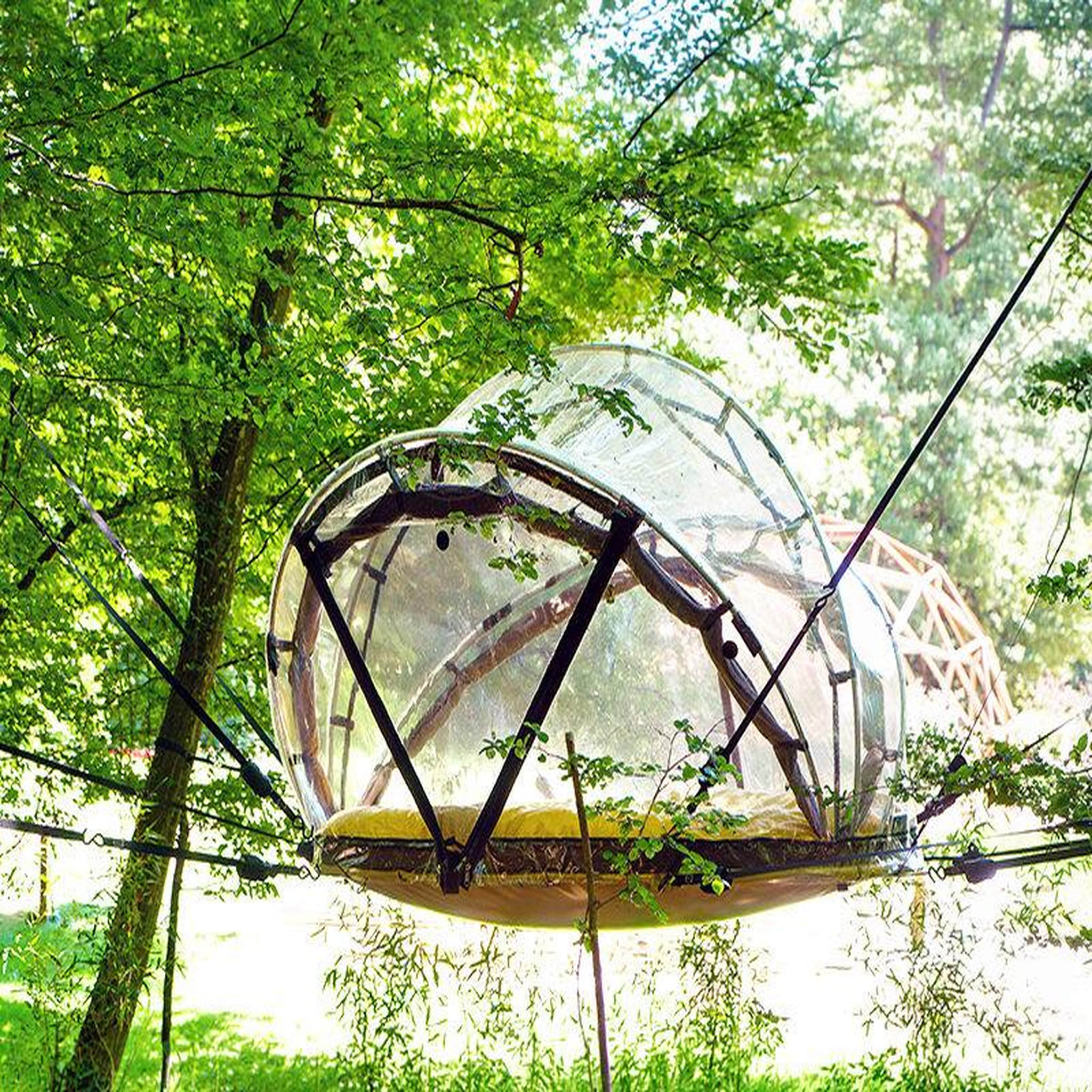 Voir la diapositive 4 : Smartbox Escale insolite de 2 jours en bulle suspendue près de lyon - coffret cadeau séjour