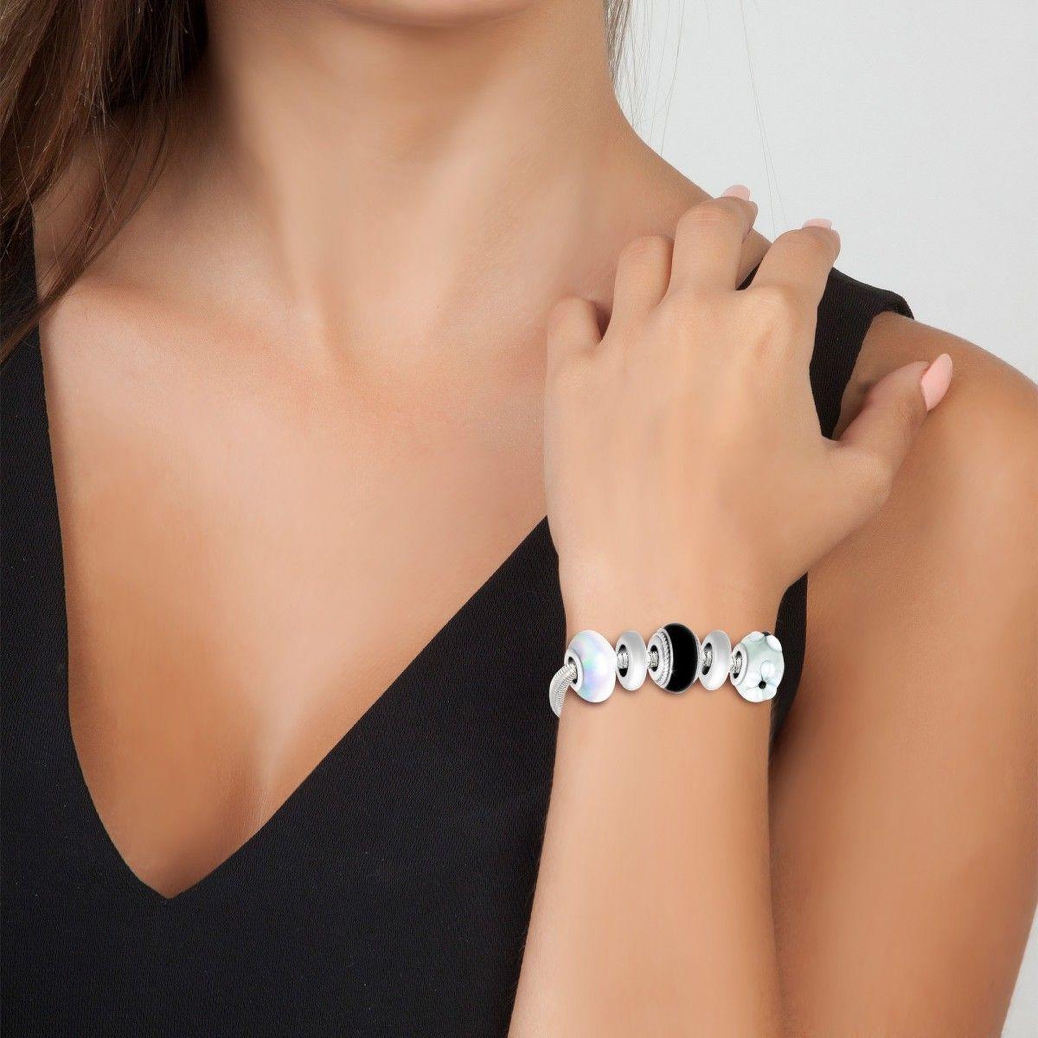 Voir la diapositive 2 : SC CRYSTAL Bracelet de charms perles noirs et blancs et acier SC Crystal