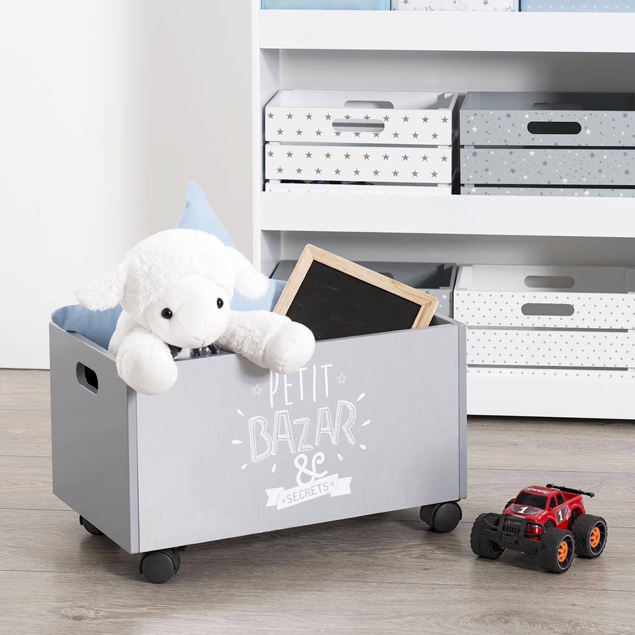 Voir la diapositive 4 : Atmosphera Kids Coffre à jouets à roulettes  petit bazar  48cm gris
