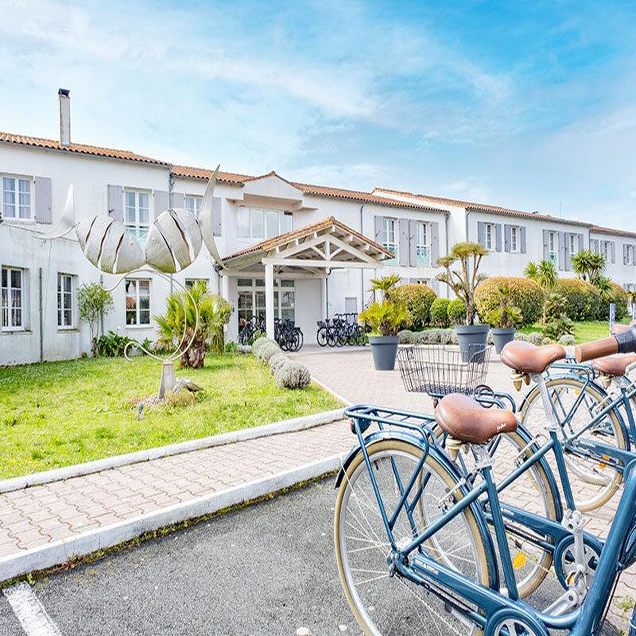 Voir la diapositive 3 : Smartbox Séjour en thalasso : 2 jours avec accès libre à l'espace bien-être et soins sur l'île de ré - coffret cadeau séjour