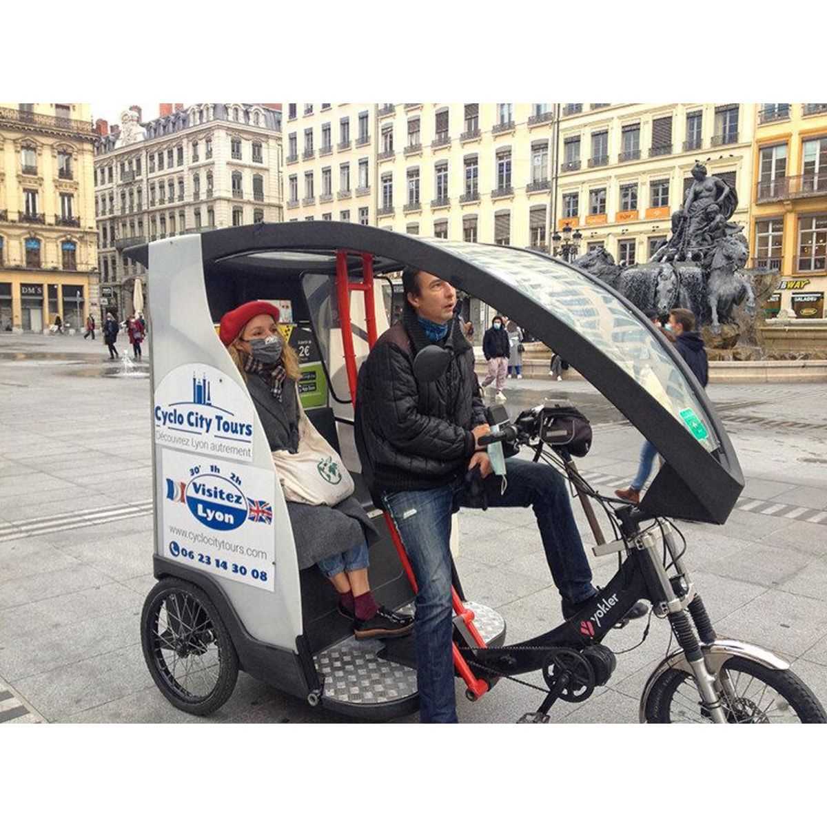 Smartbox Visite guidée en cyclo des quartiers historiques de Lyon en famille - Coffret Cadeau Sport & Aventure