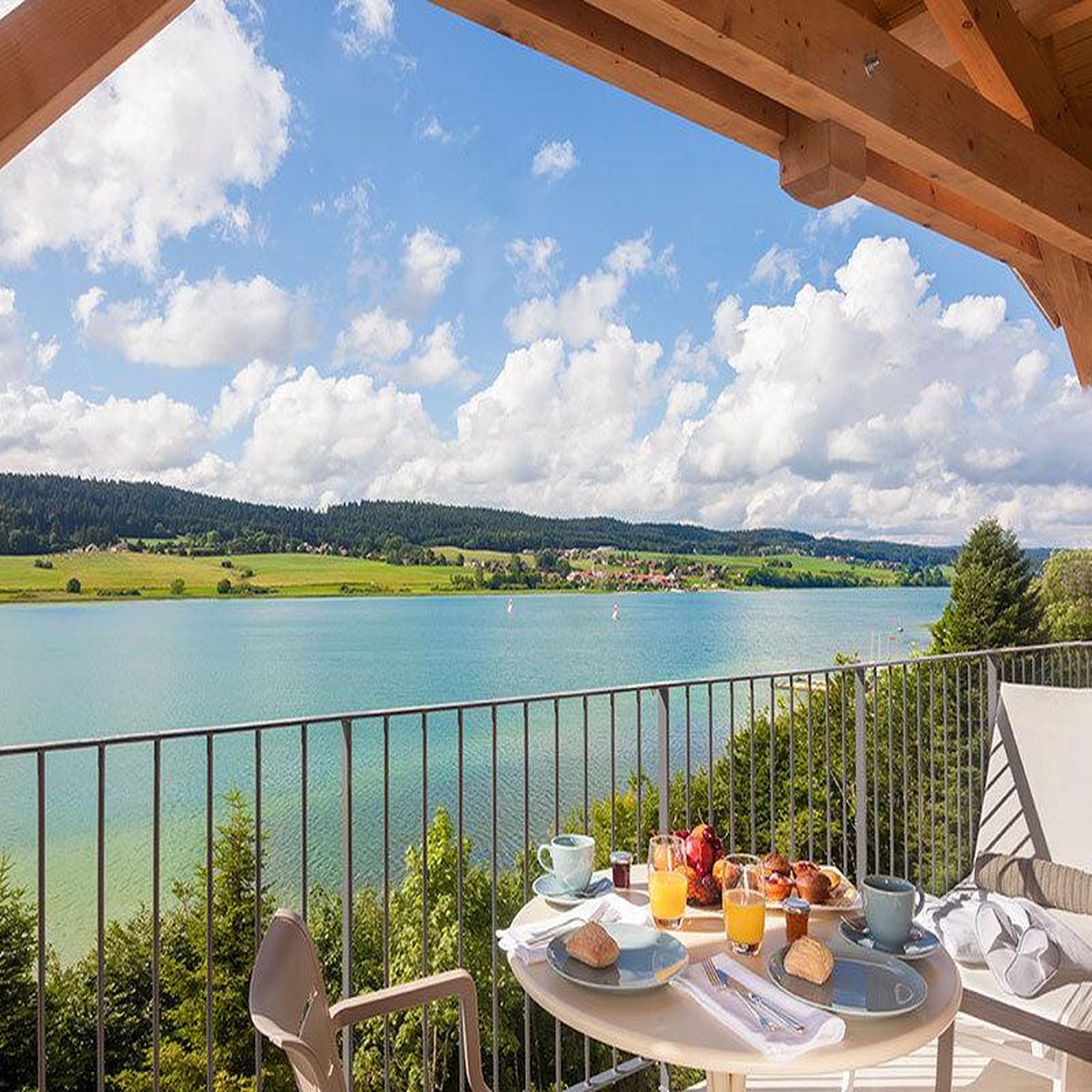 Voir la diapositive 4 : Smartbox 3 jours en suite en bord de lac avec accès au spa - coffret cadeau séjour