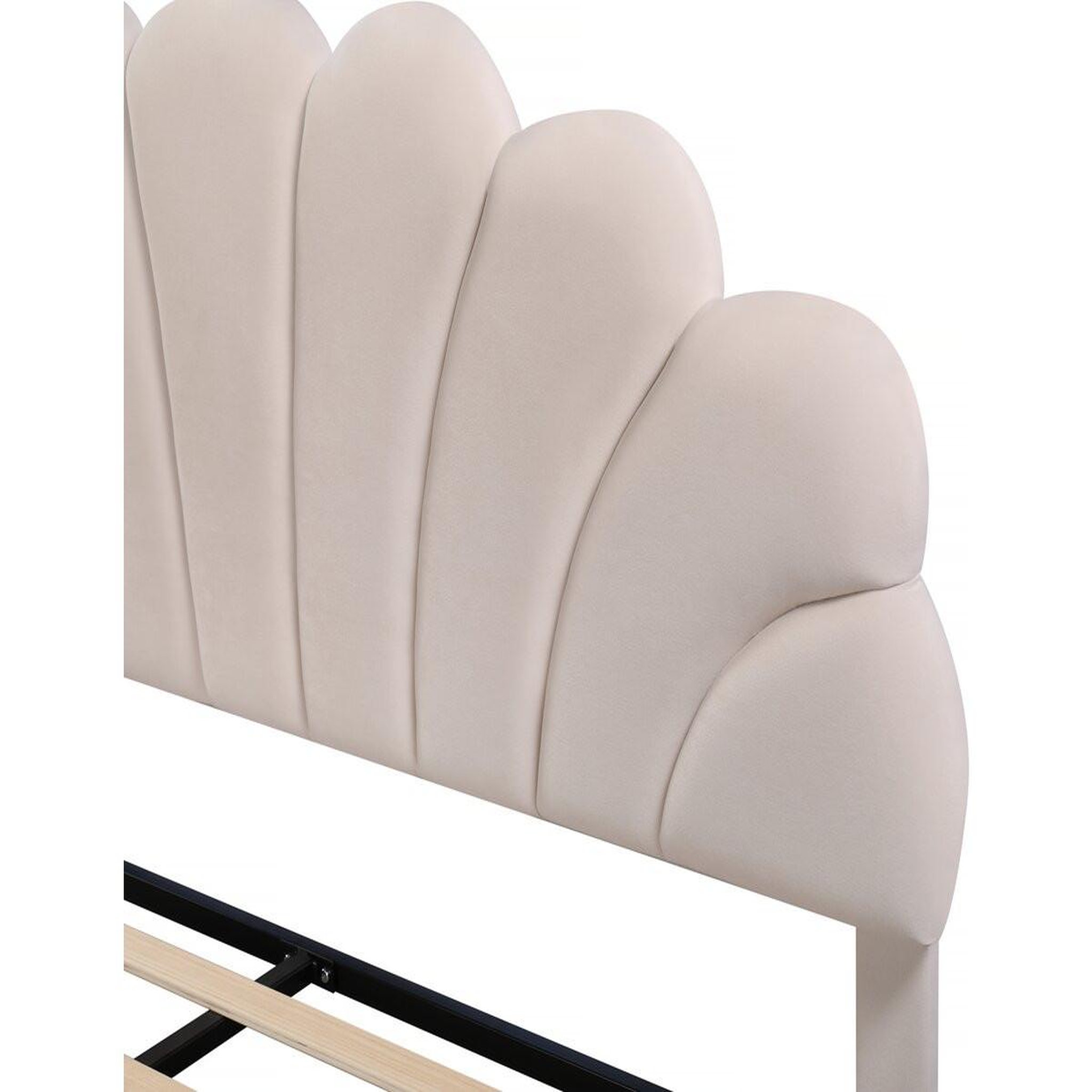Voir la diapositive 4 : Habitat et Jardin Lit coquillage en velours  manon  - beige - 140 x 190 cm