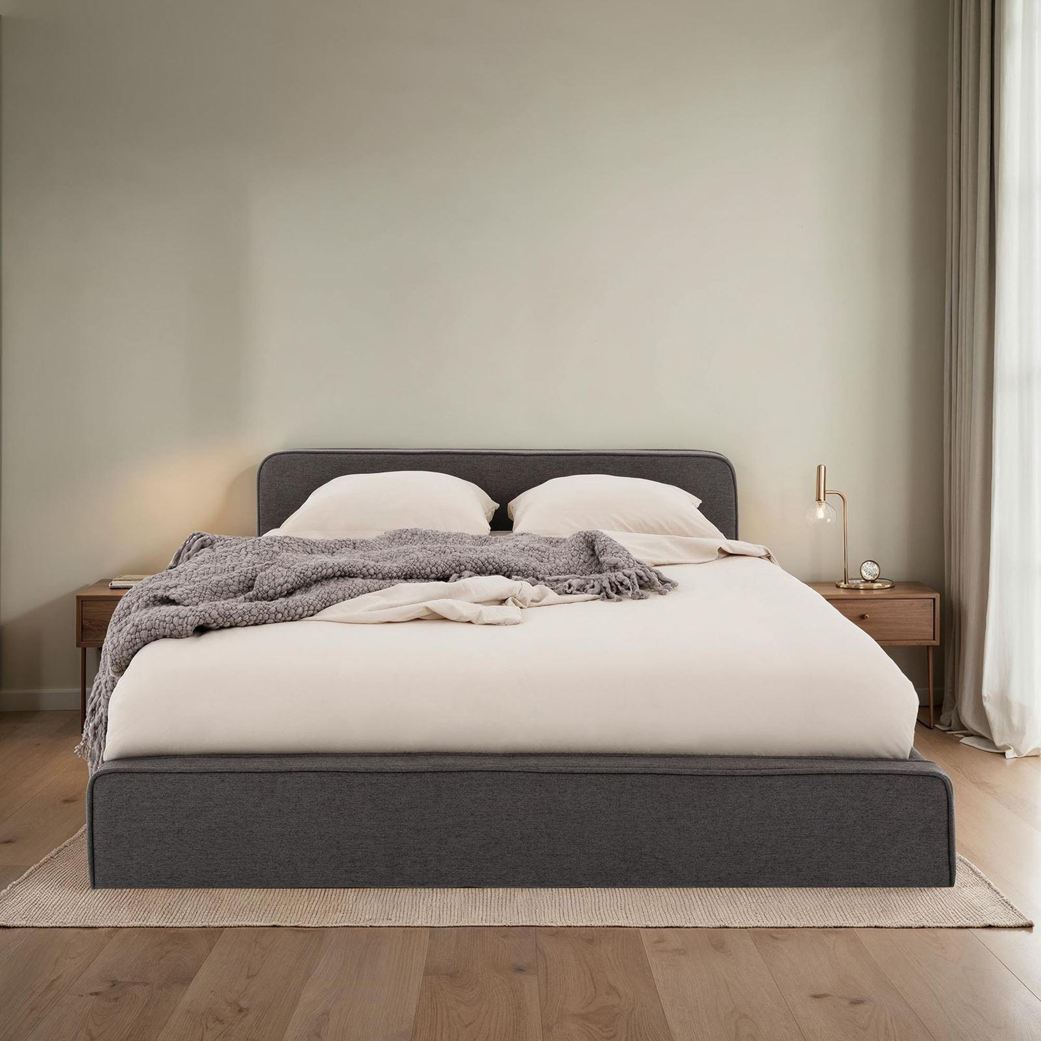 Voir la diapositive 2 : IDIMEX Lit double BELARTI 140 x 190 cm, revêtement en tissu