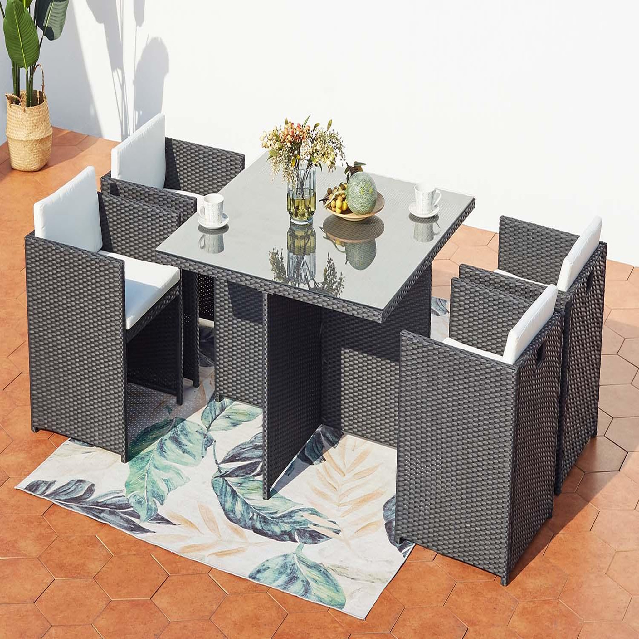 Voir la diapositive 2 : CONCEPT USINE Table et chaises 4 places encastrables en résine noir-blanc miami
