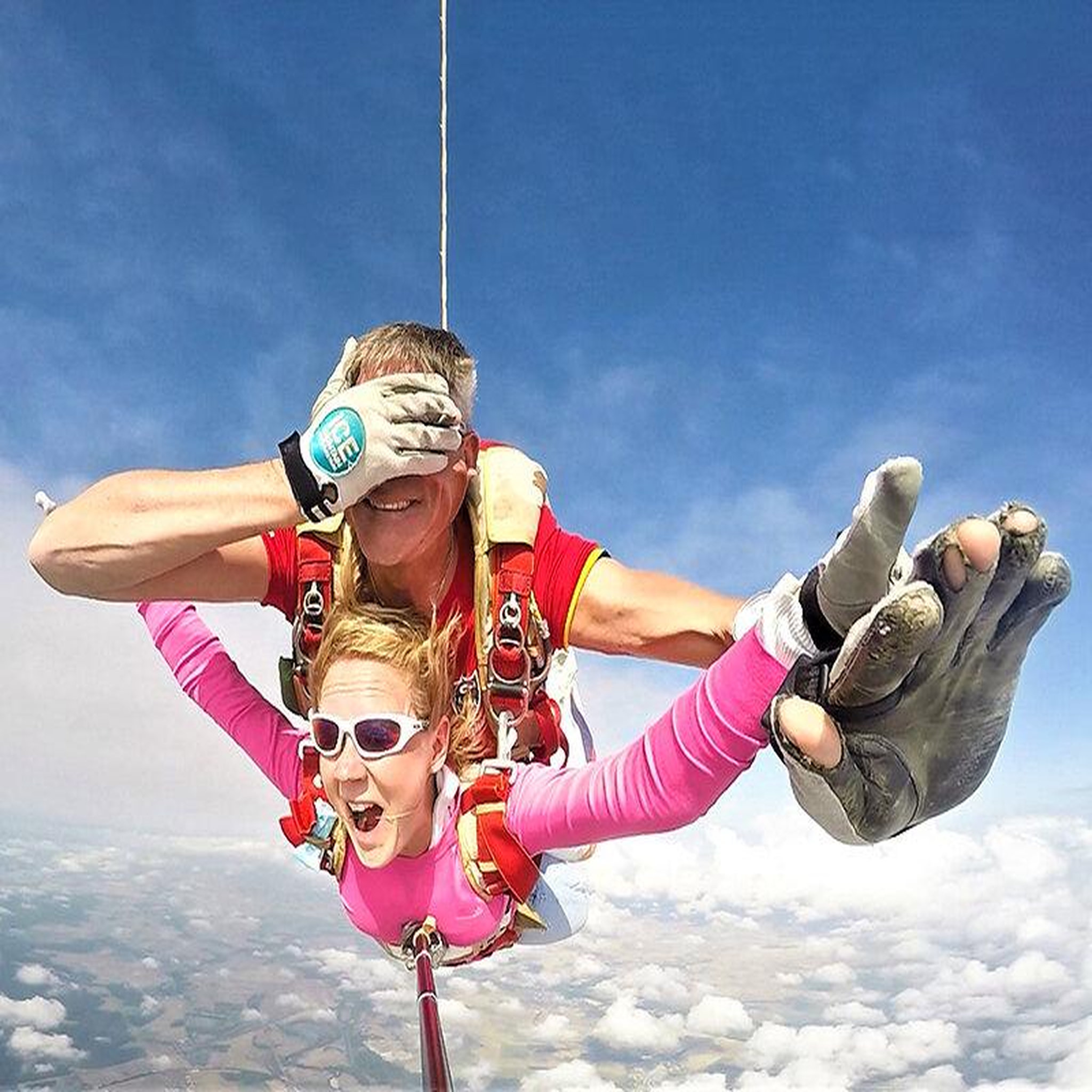 Voir la diapositive 3 : Smartbox Saut en parachute à 4.000 mètres d'altitude entre Auxerre et Troyes - Coffret Cadeau Sport & Aventure