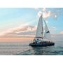 Voir la diapositive 4 : Smartbox Croisière en catamaran au coucher du soleil pour 2 adultes et 2 enfants à La Rochelle - Coffret Cadeau Sport & Aventure
