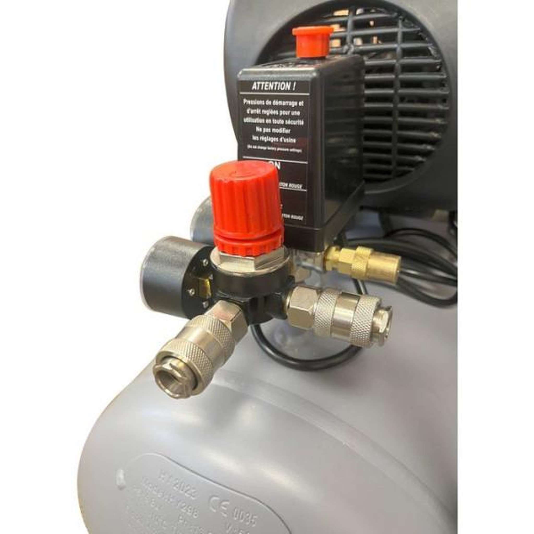 Voir la diapositive 2 : Compresseur d'air - PRODAIR - Prodair50 - 50L - 2CV - 8 bars - Double sortie + détendeur + kit gonflage
